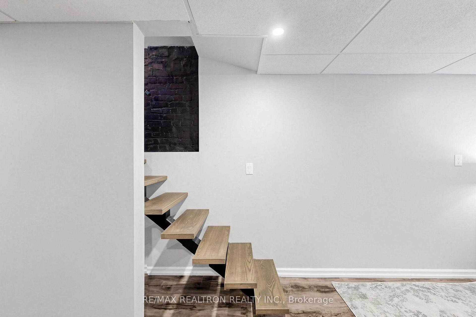 Photo 34 of 8 Villa Road, Etobicoke, Long Branch — HOMEH