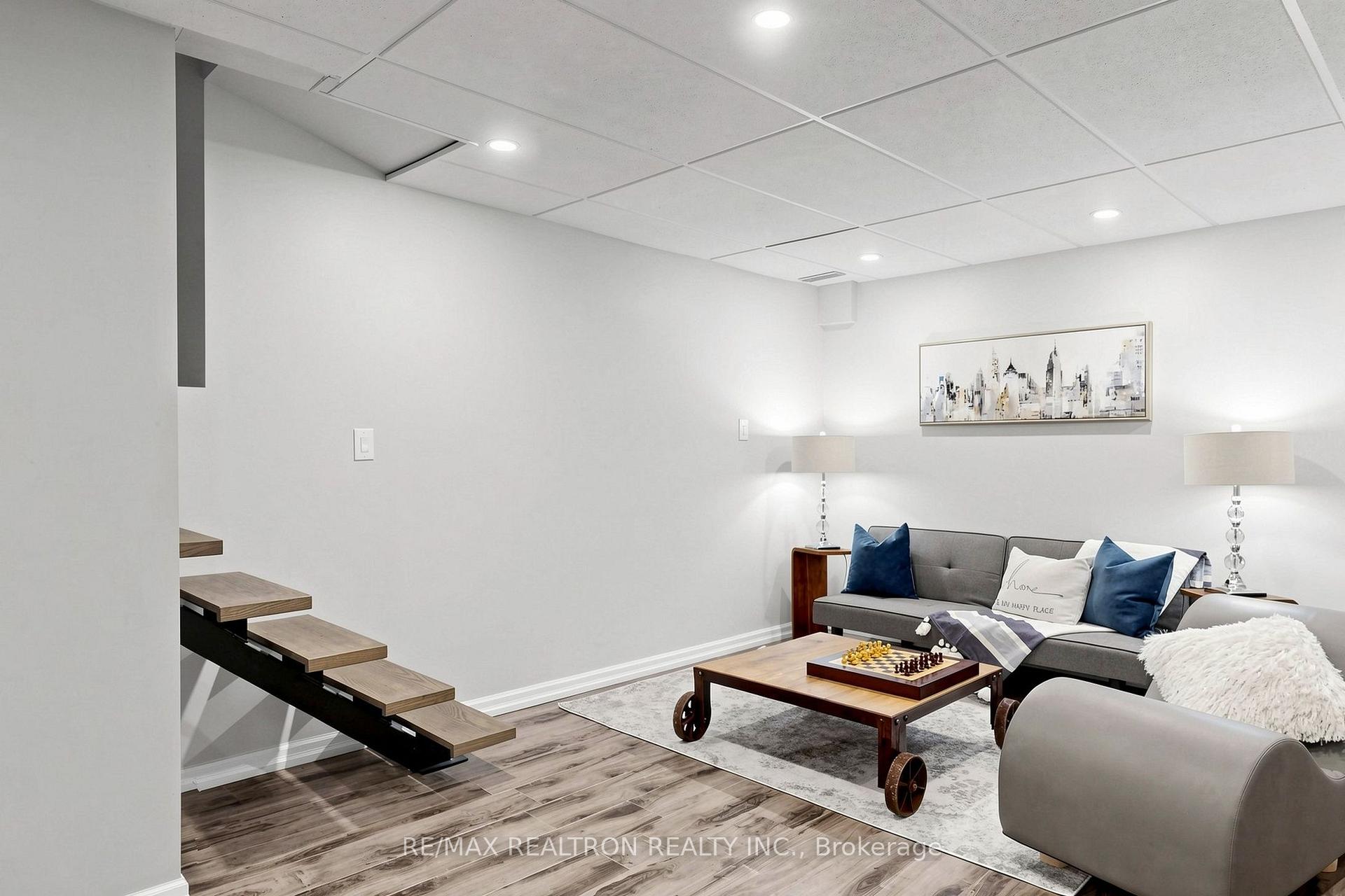 Photo 36 of 8 Villa Road, Etobicoke, Long Branch — HOMEH