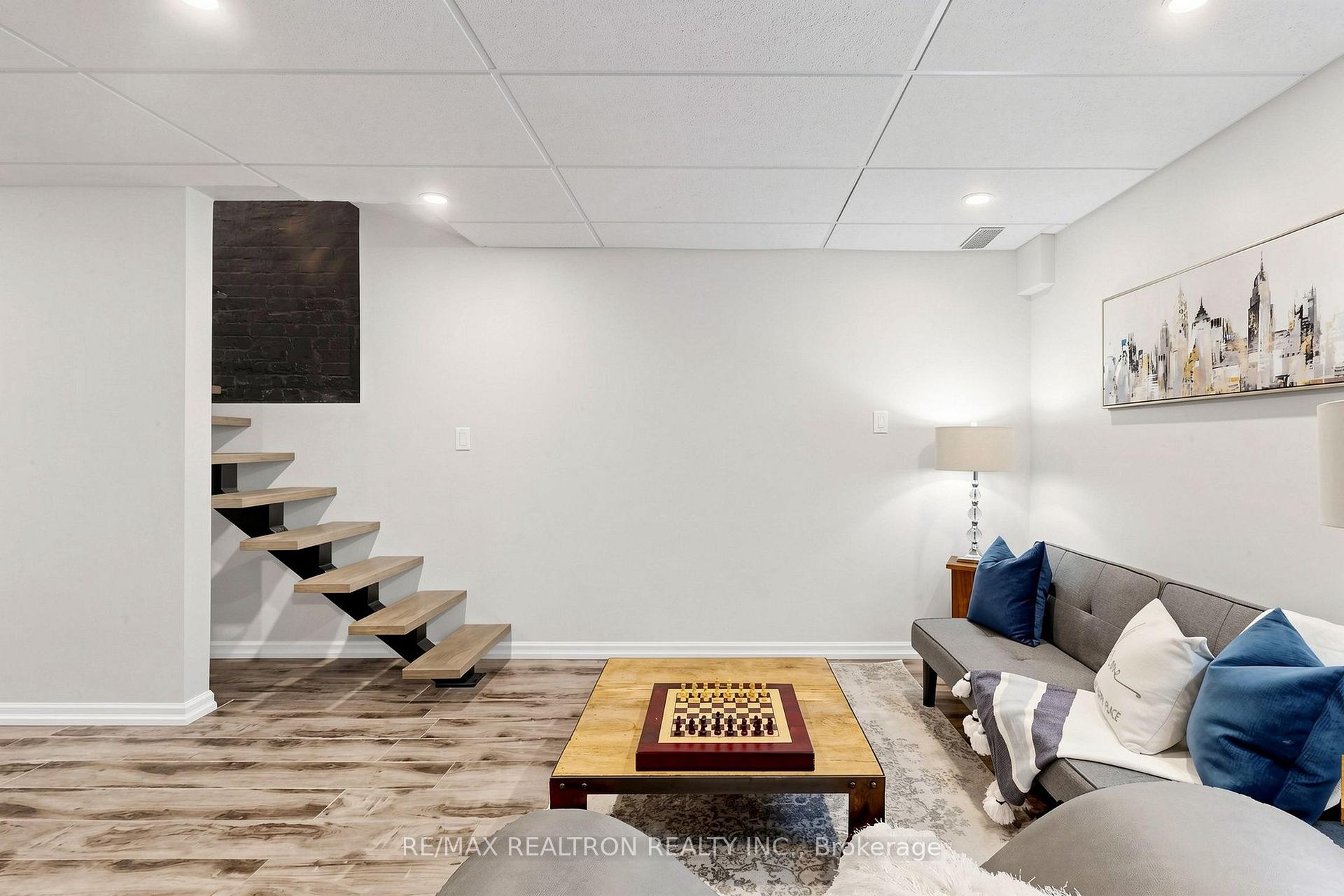 Photo 37 of 8 Villa Road, Etobicoke, Long Branch — HOMEH