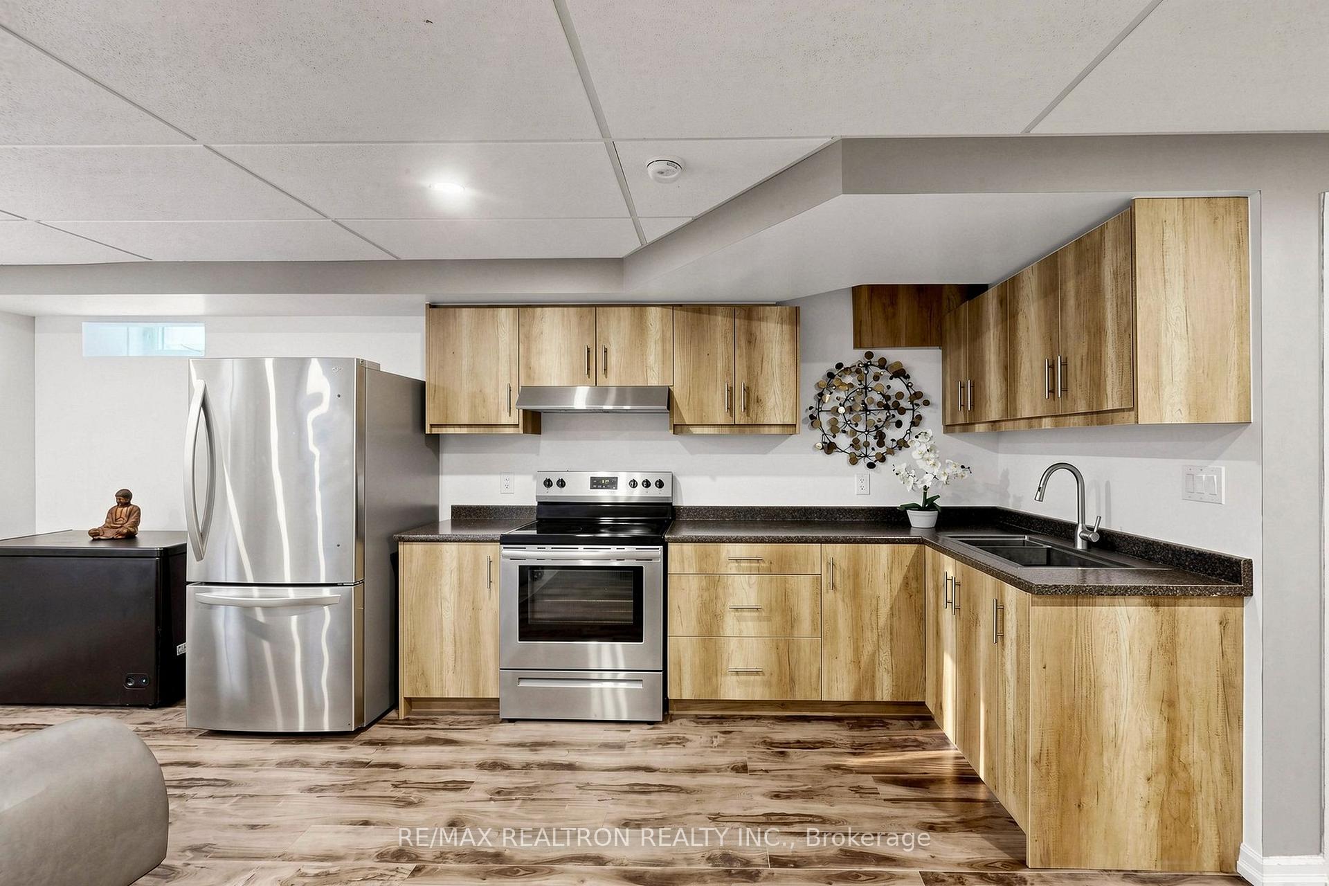 Photo 39 of 8 Villa Road, Etobicoke, Long Branch — HOMEH