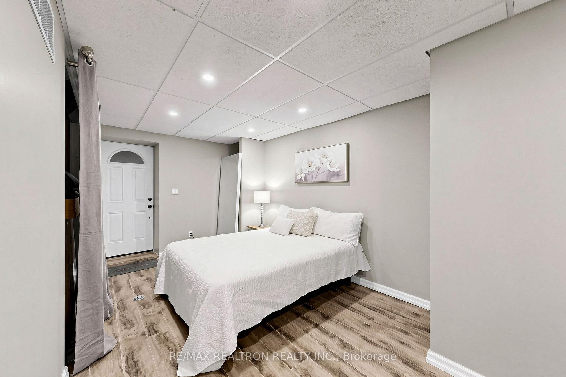 Photo 42 of 8 Villa Road, Etobicoke, Long Branch — HOMEH