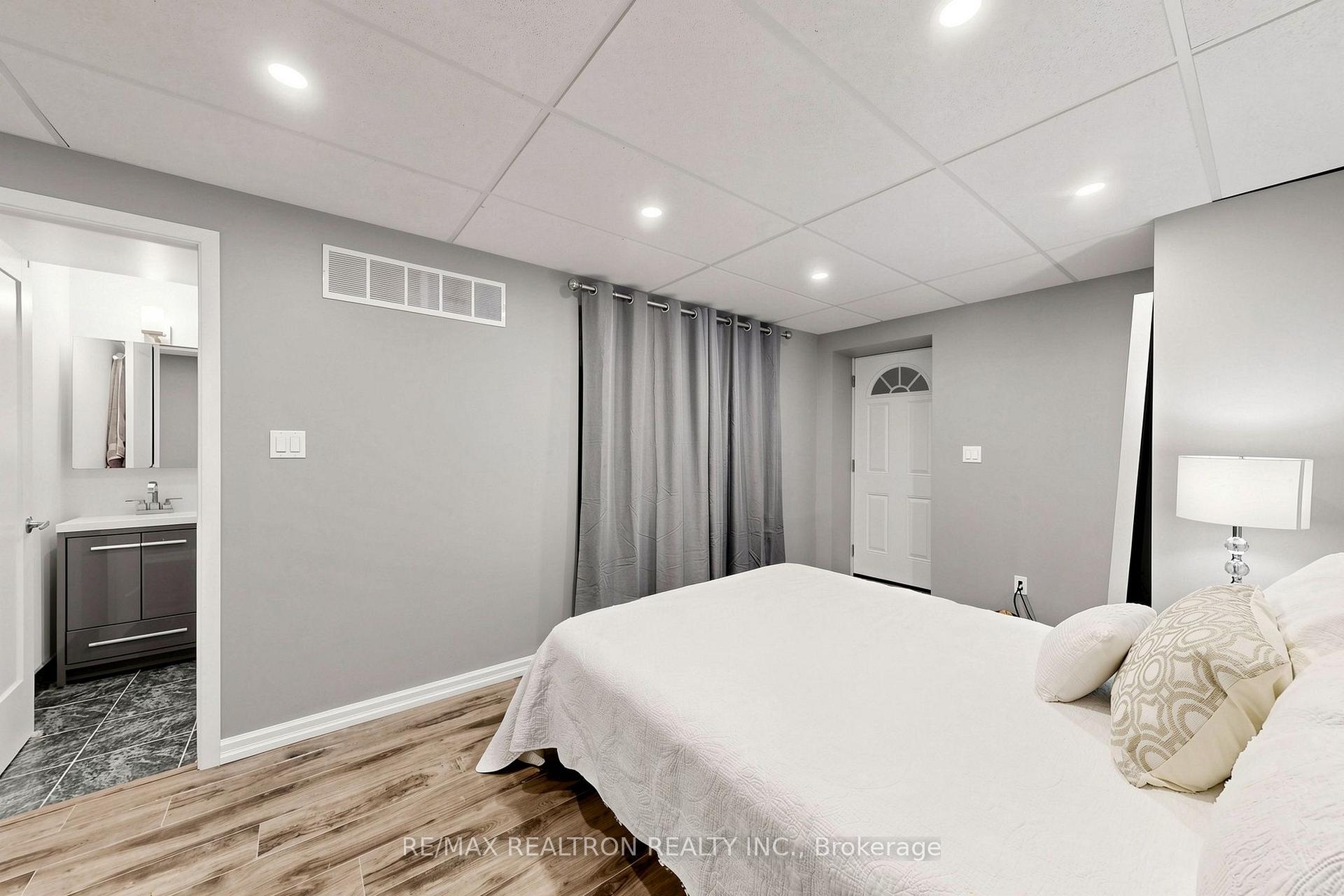 Photo 43 of 8 Villa Road, Etobicoke, Long Branch — HOMEH