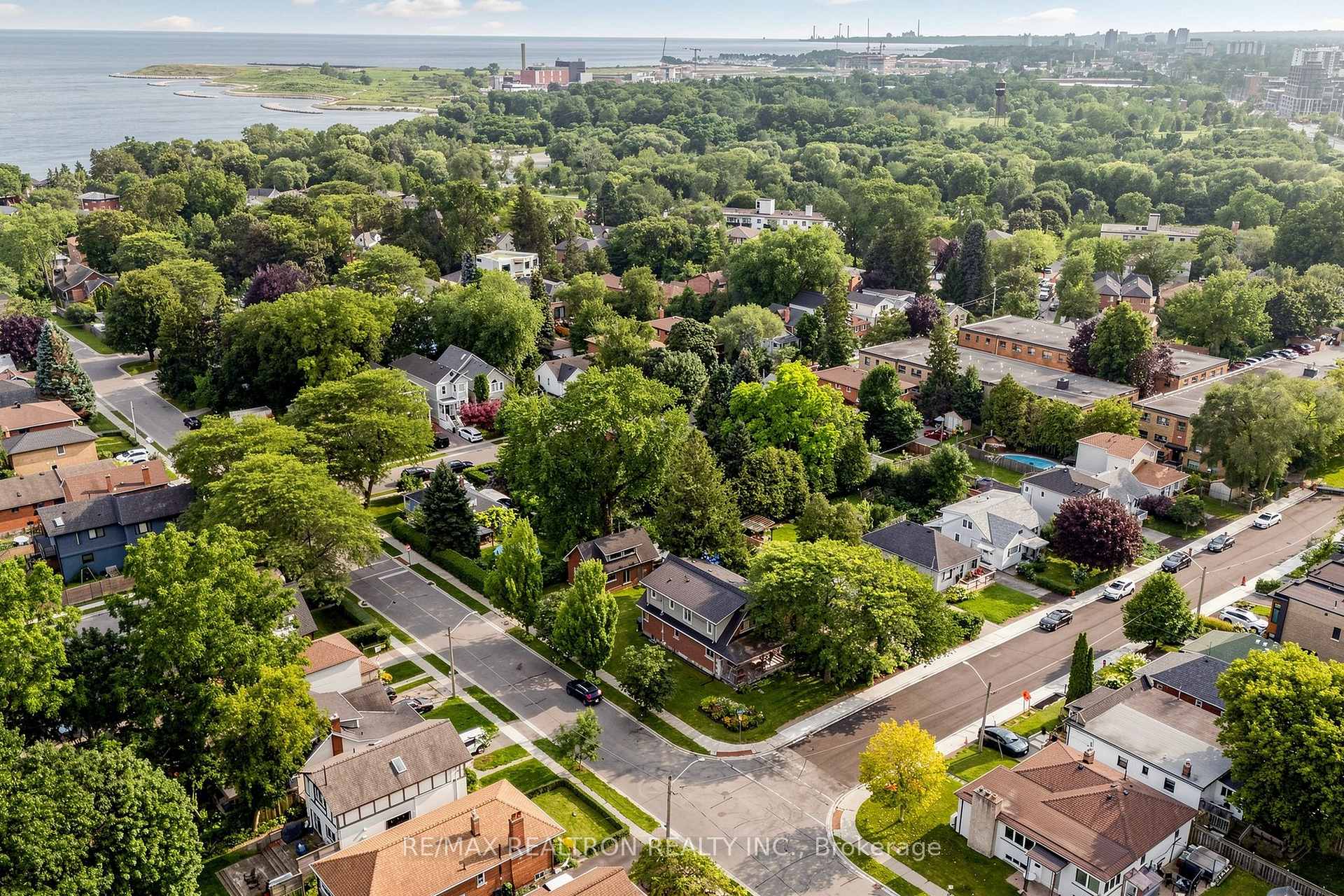Photo 58 of 8 Villa Road, Etobicoke, Long Branch — HOMEH