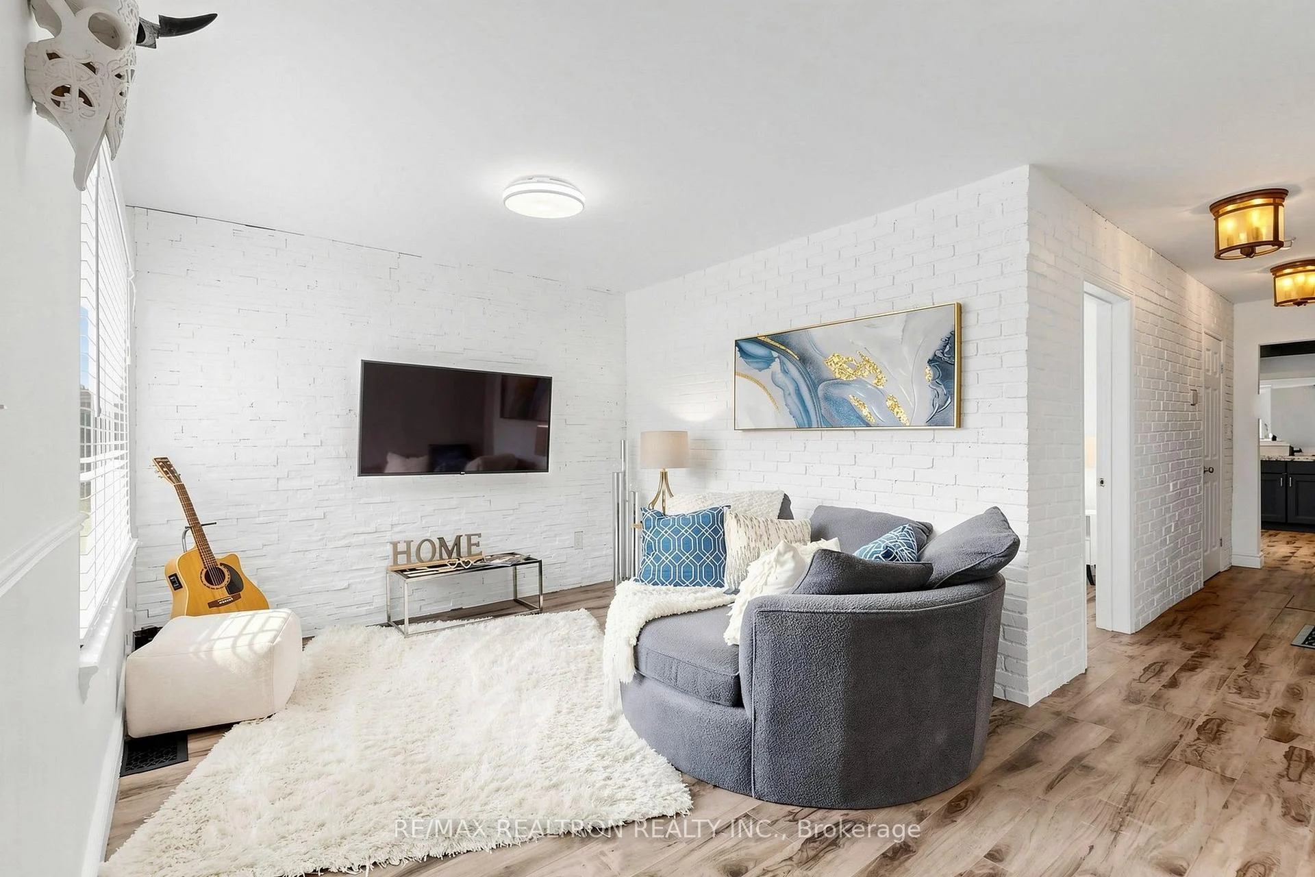 Photo 5 of 8 Villa Road, Etobicoke, Long Branch — HOMEH