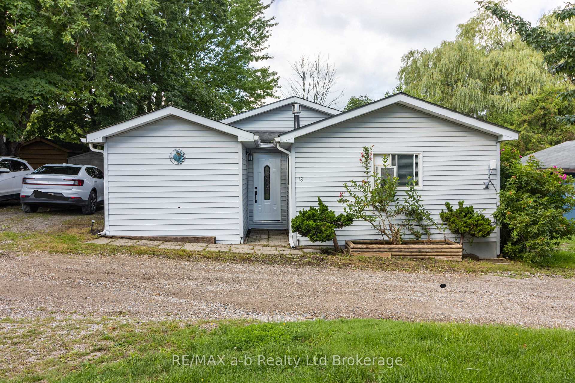 Photo of 596101 Highway 59 18 Tropicana Crescent