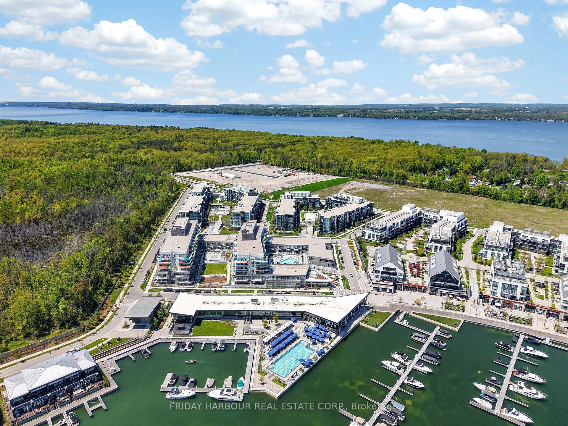 Photo 3 of Unit 601, 333 Sunseeker Avenue, Innisfil, Rural Innisfil — HOMEH