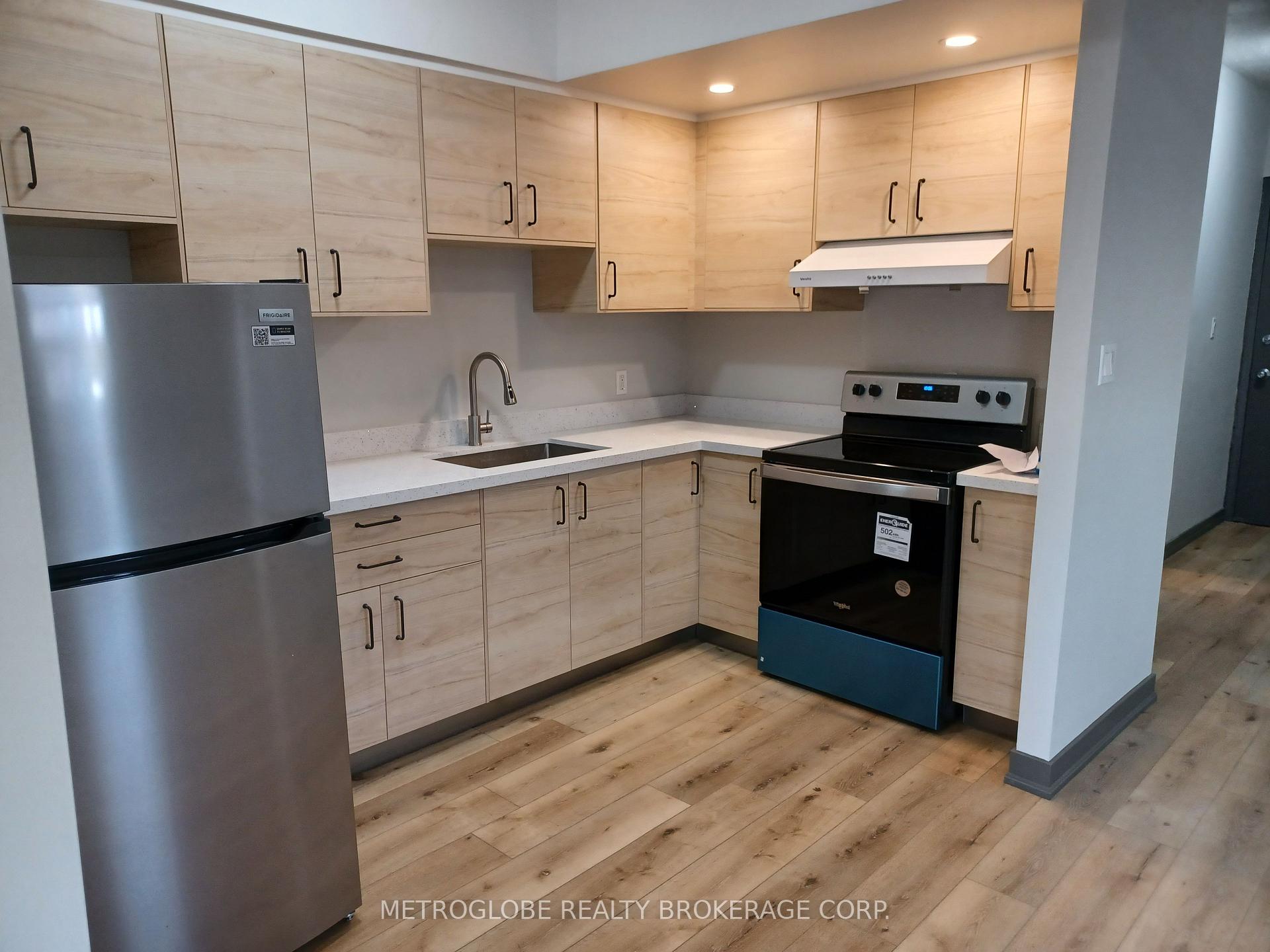 Photo 6 of Unit 11, 191 Lakeshore Road E, Mississauga, Port Credit — HOMEH
