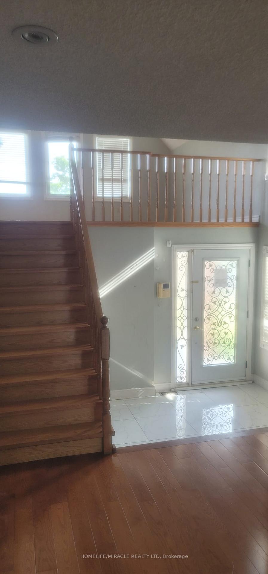 Photo 4 of 144 Moffatt Avenue, Brampton, Fletcher's West — HOMEH
