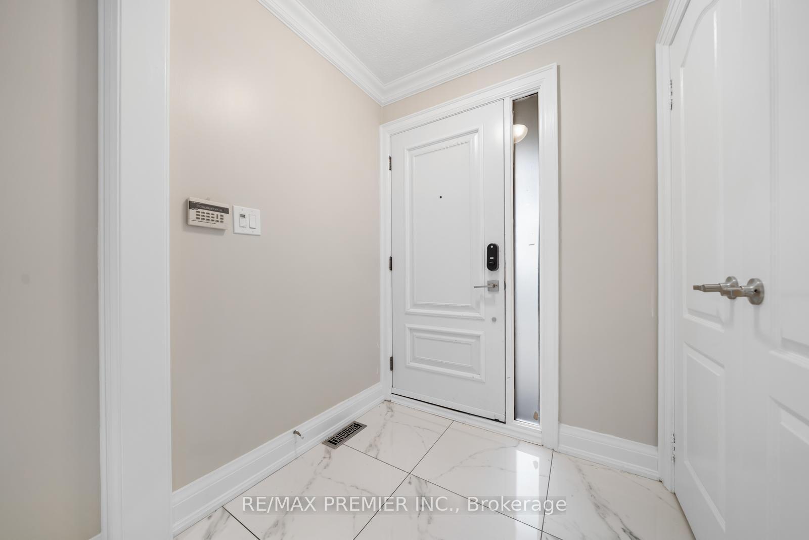 Photo 12 of 273 Belview Avenue, Vaughan, East Woodbridge — HOMEH