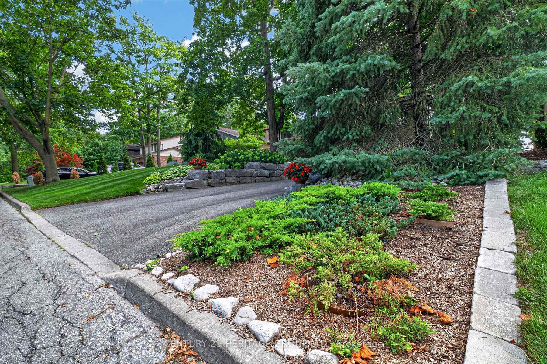 Photo 3 of 245 Corrie Crescent, Waterloo, Lakeshore Village — HOMEH