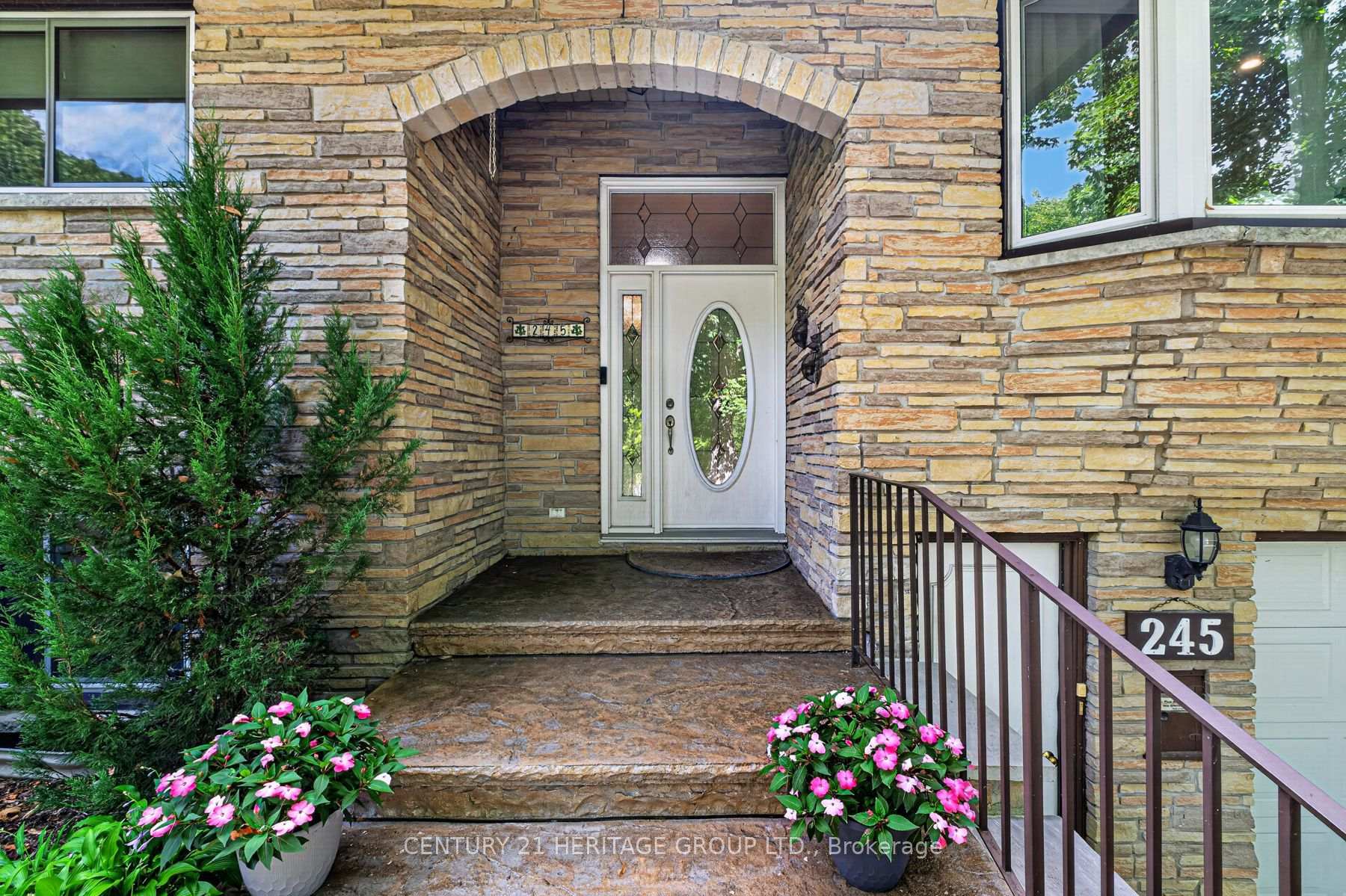 Photo 9 of 245 Corrie Crescent, Waterloo, Lakeshore Village — HOMEH
