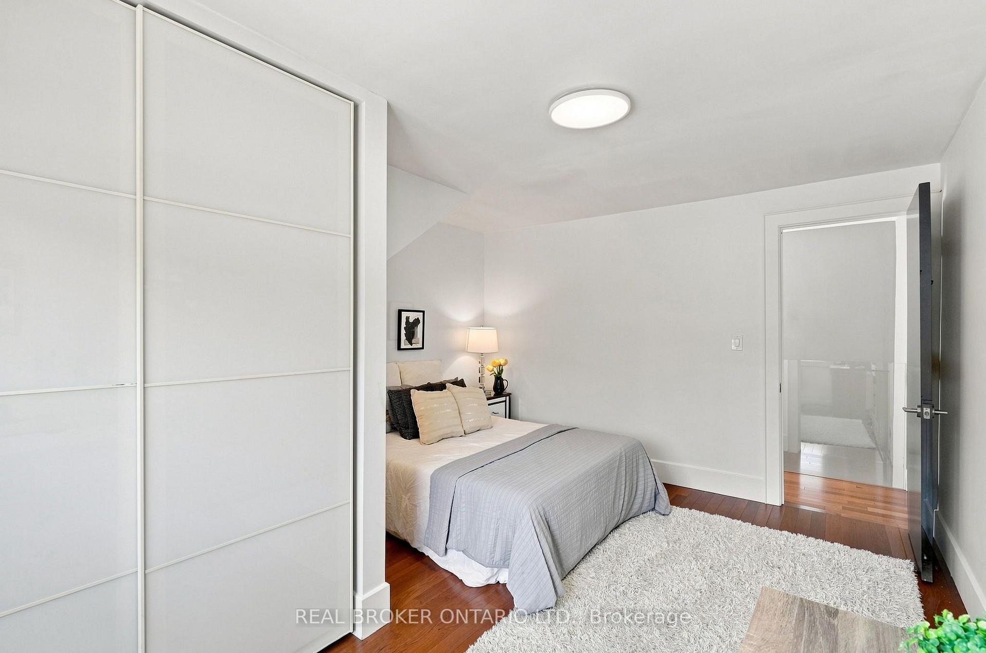 Photo 27 of 671 Scarlett Road, Etobicoke, Humber Heights — HOMEH