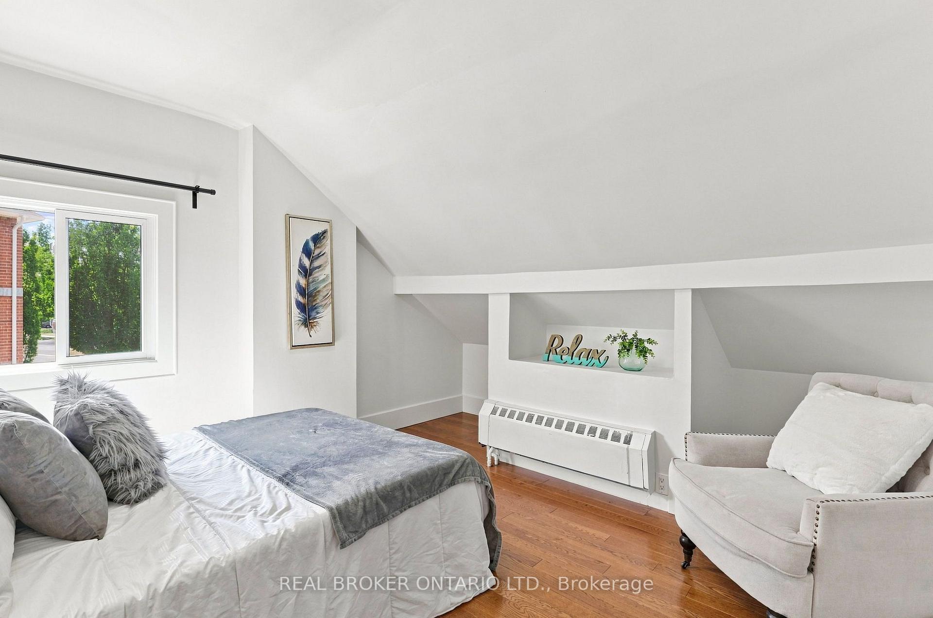Photo 29 of 671 Scarlett Road, Etobicoke, Humber Heights — HOMEH