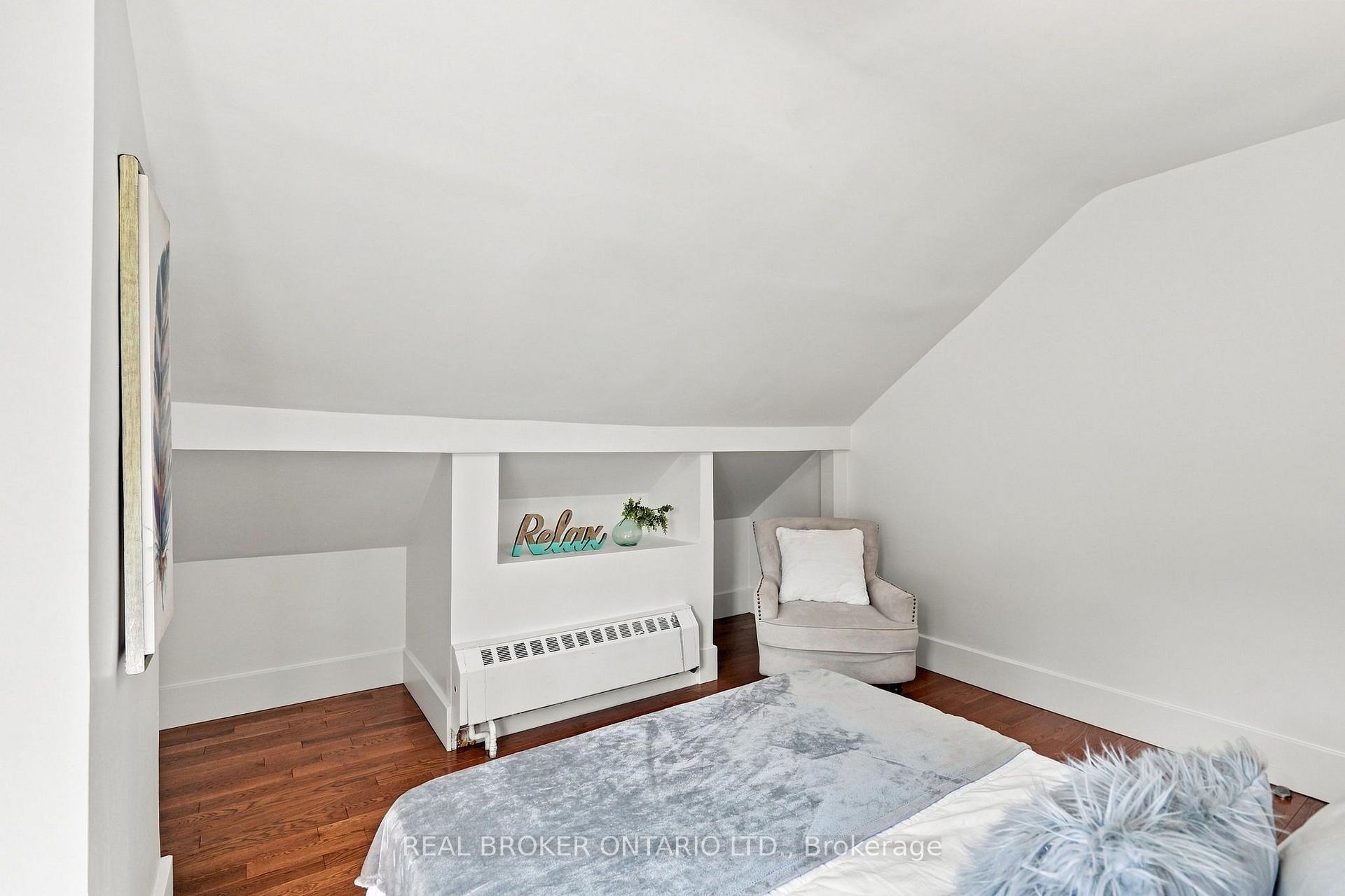 Photo 32 of 671 Scarlett Road, Etobicoke, Humber Heights — HOMEH