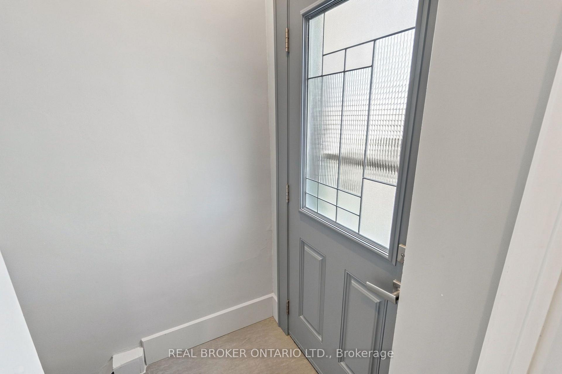 Photo 26 of 671 Scarlett Road, Etobicoke, Humber Heights — HOMEH
