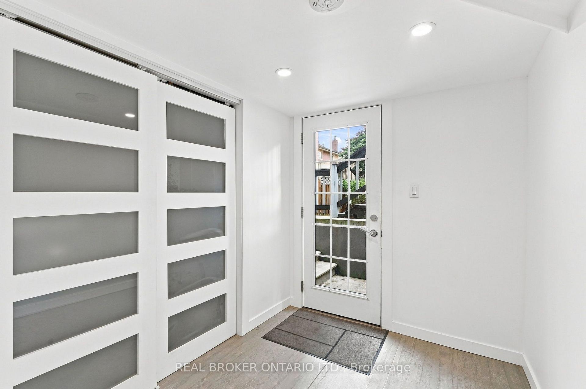 Photo 33 of 671 Scarlett Road, Etobicoke, Humber Heights — HOMEH