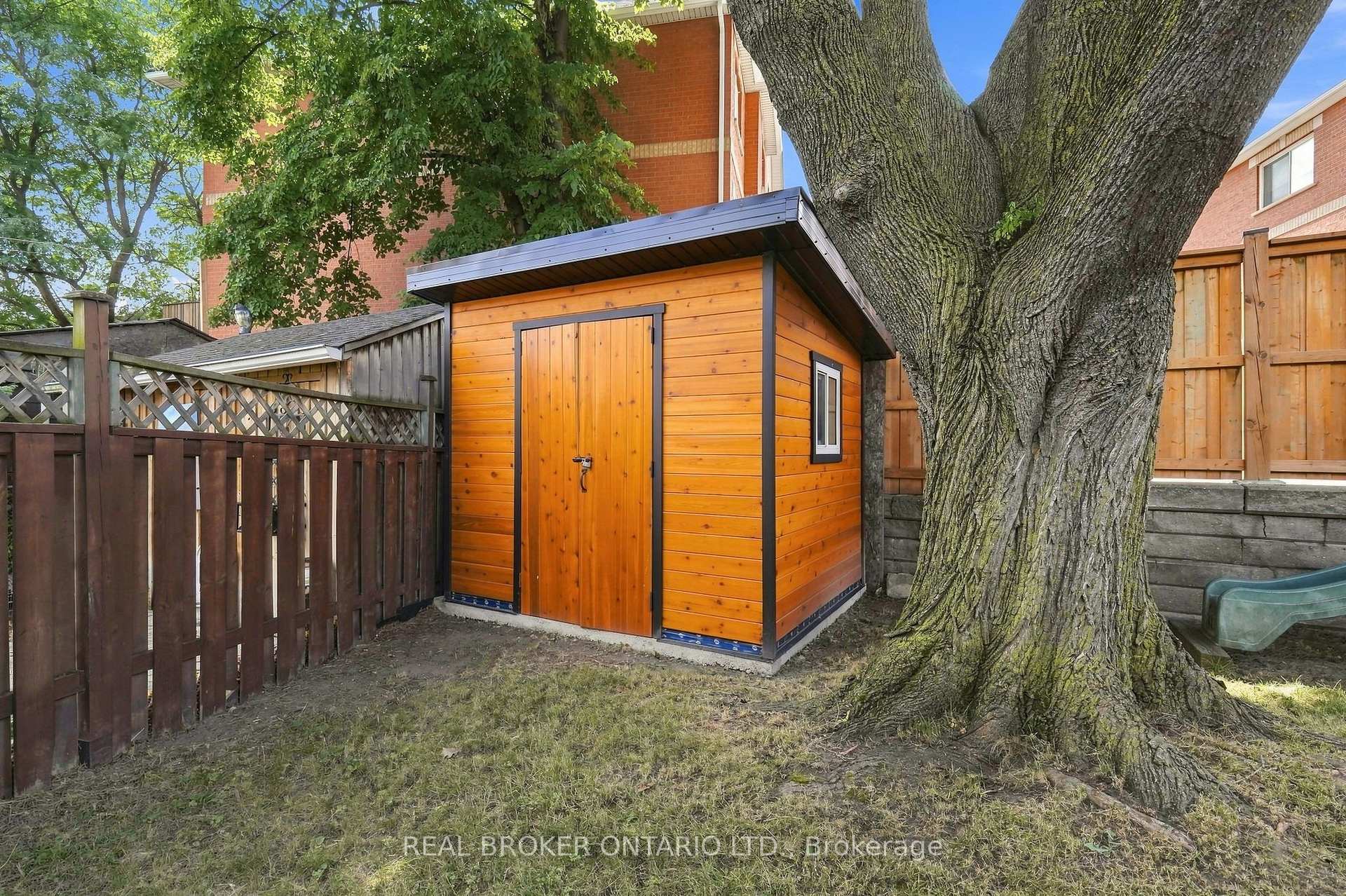 Photo 56 of 671 Scarlett Road, Etobicoke, Humber Heights — HOMEH