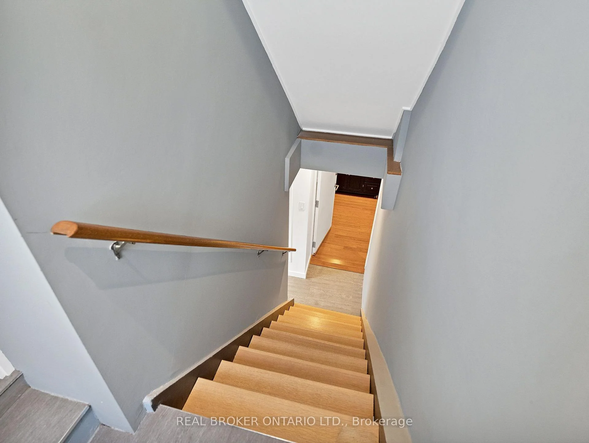 Photo 28 of 671 Scarlett Road, Etobicoke, Humber Heights — HOMEH