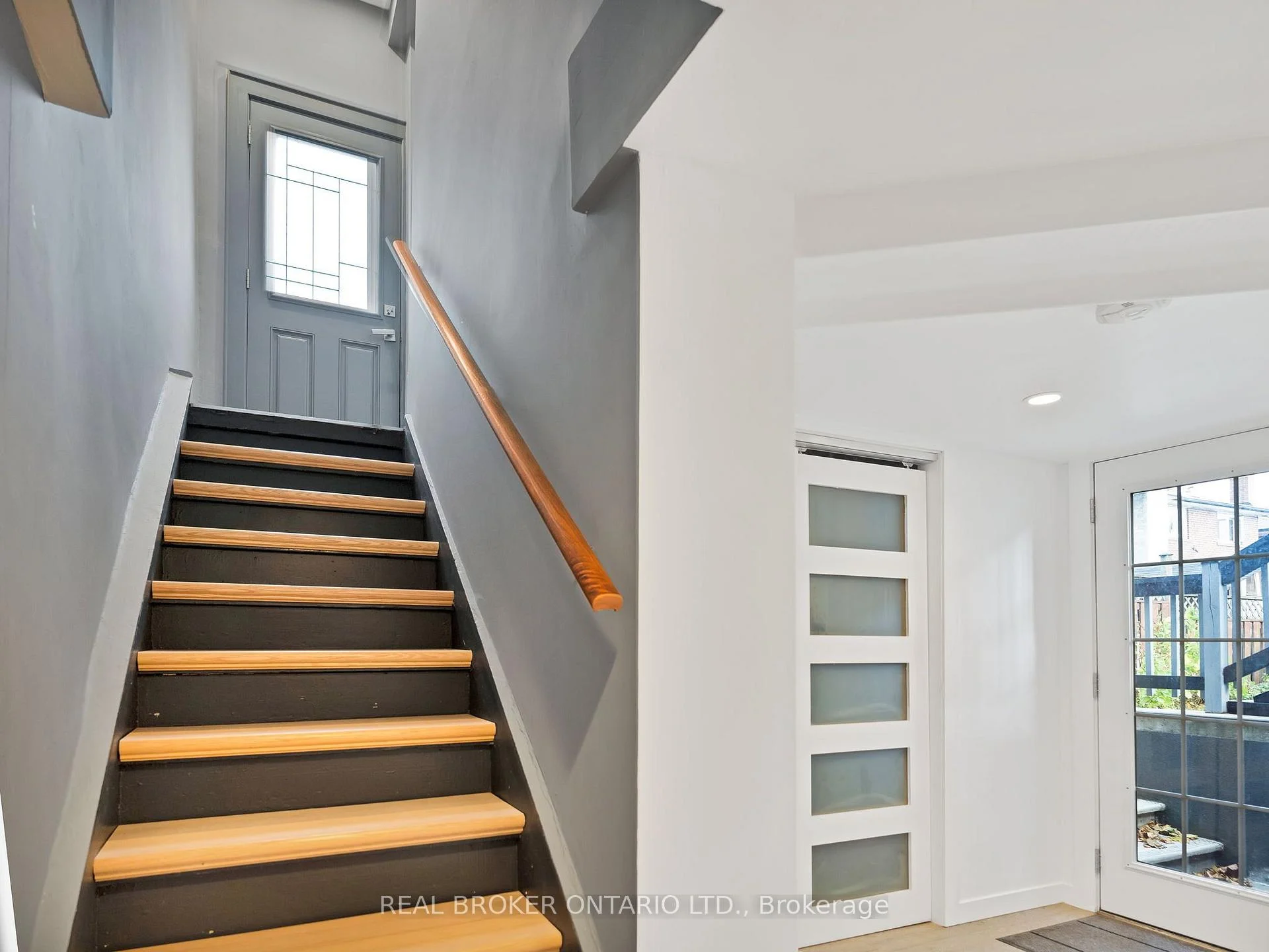 Photo 31 of 671 Scarlett Road, Etobicoke, Humber Heights — HOMEH