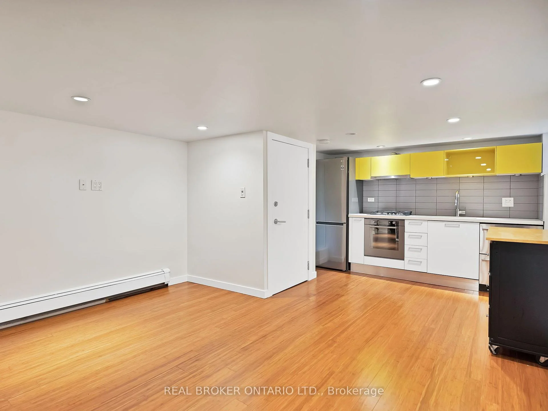Photo 38 of 671 Scarlett Road, Etobicoke, Humber Heights — HOMEH