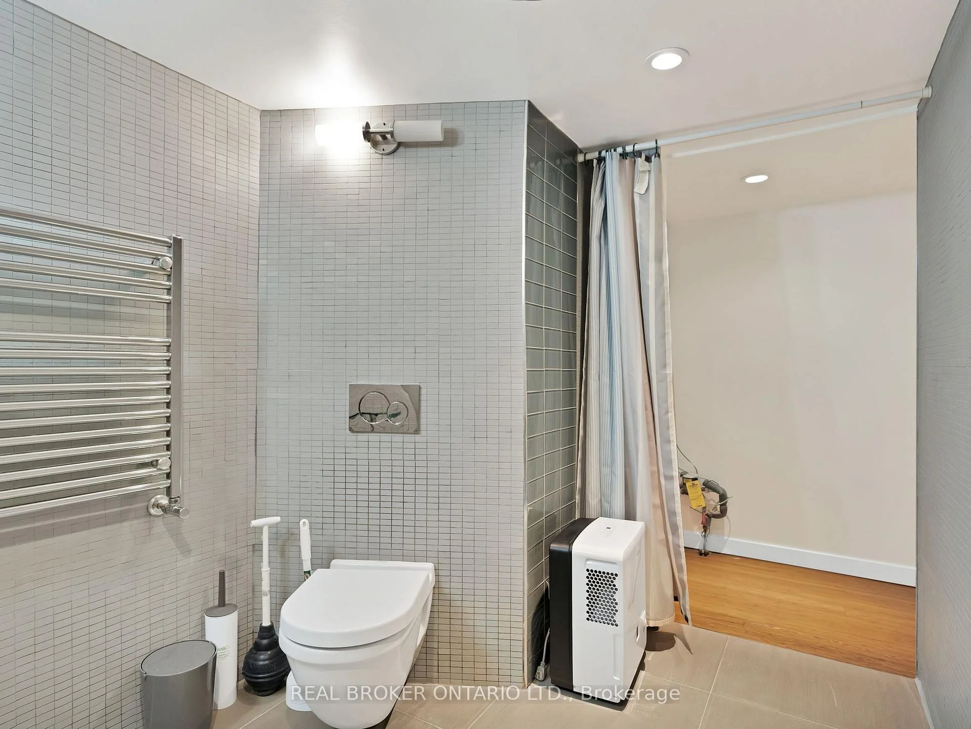 Photo 45 of 671 Scarlett Road, Etobicoke, Humber Heights — HOMEH