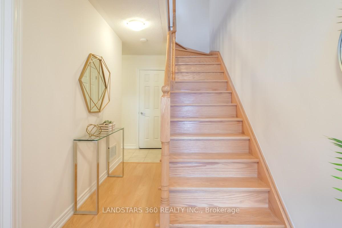 Photo 3 of 9922 McCowan Road, Markham, Berczy — HOMEH