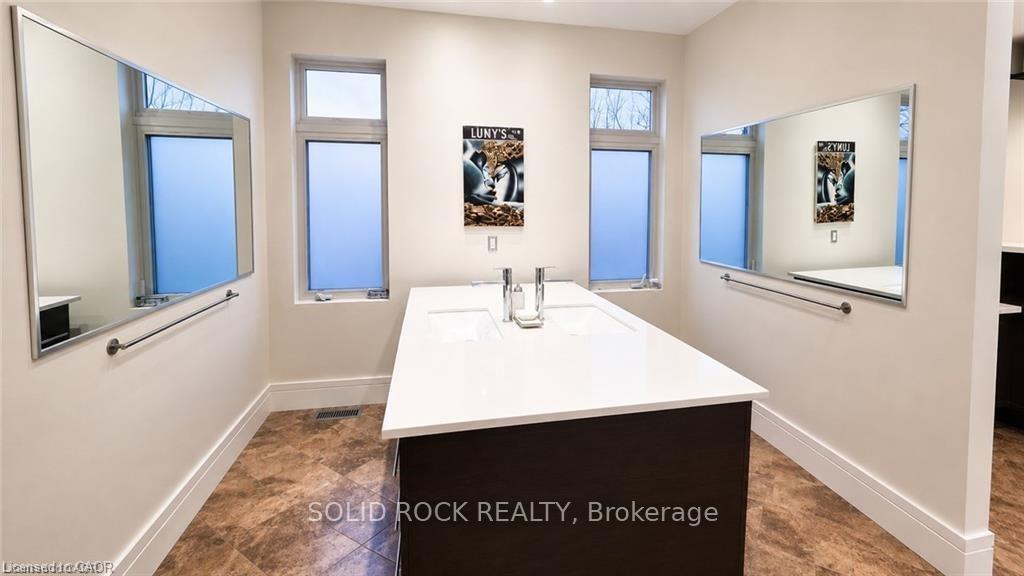 Photo 23 of 32 Kenny Court, Thorold, Confederation Heights — HOMEH