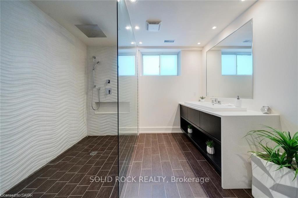 Photo 38 of 32 Kenny Court, Thorold, Confederation Heights — HOMEH