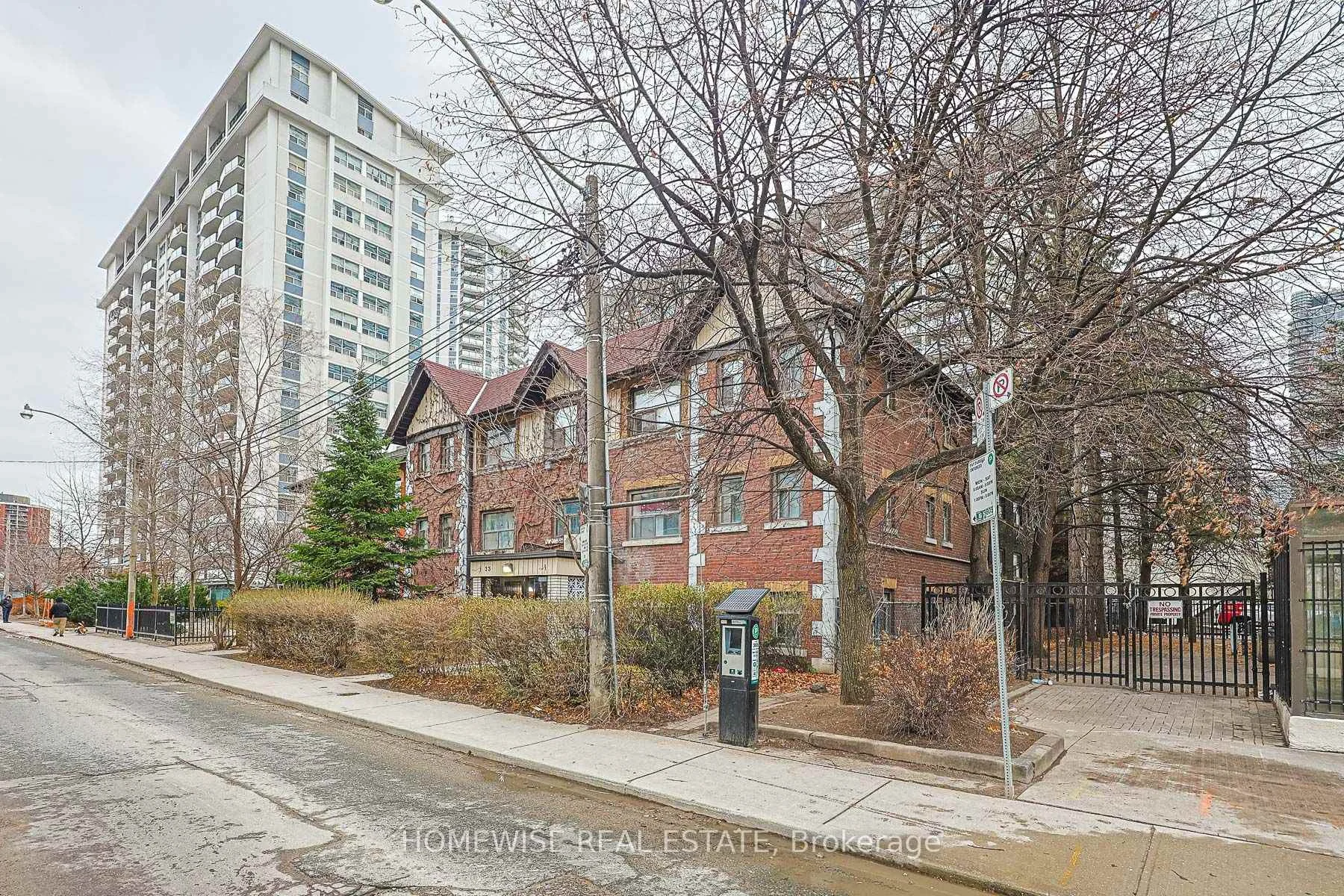 Photo 2 of Unit 308, 33 Maitland Street, Toronto, Church-Yonge Corridor — HOMEH