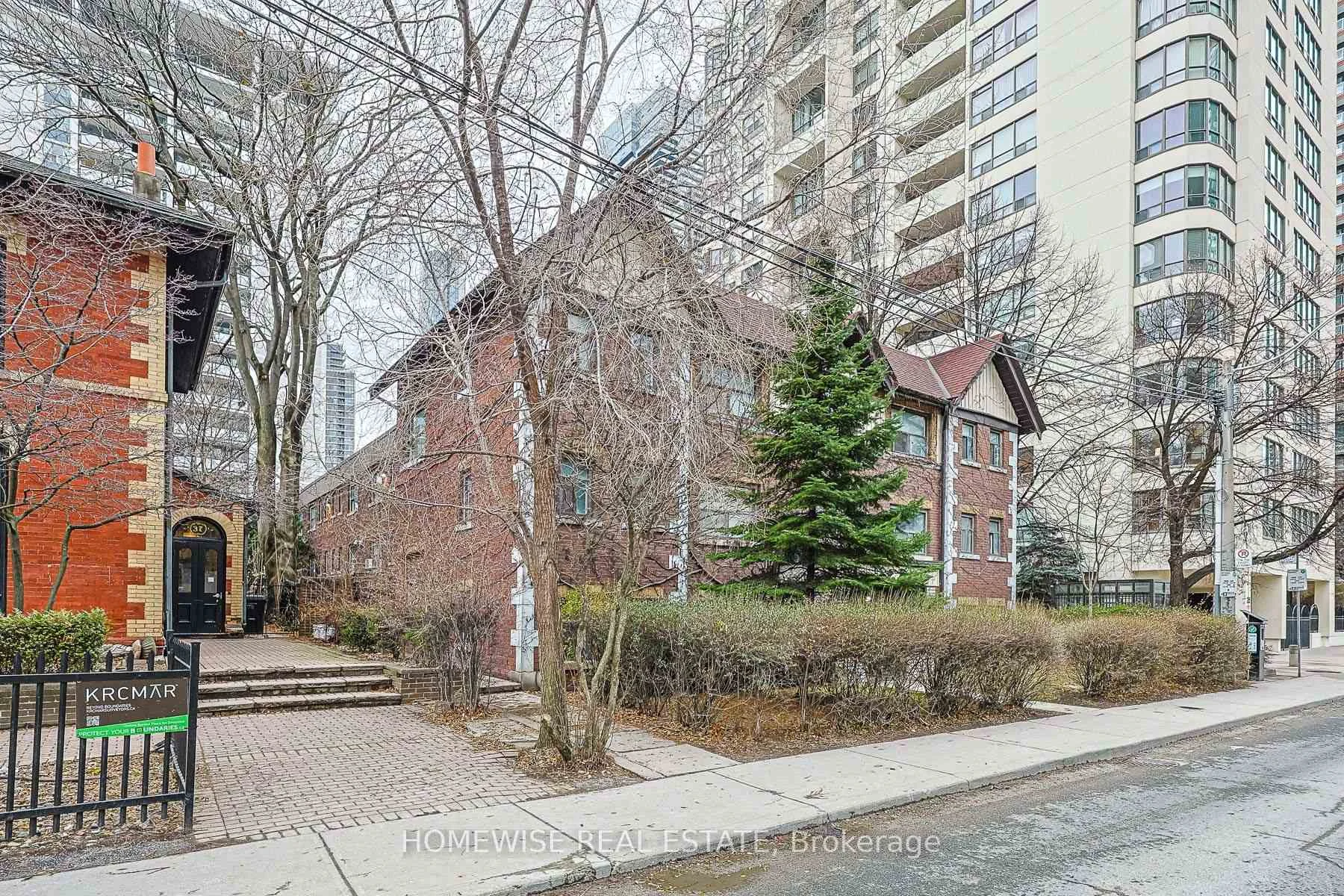 Photo 4 of Unit 308, 33 Maitland Street, Toronto, Church-Yonge Corridor — HOMEH