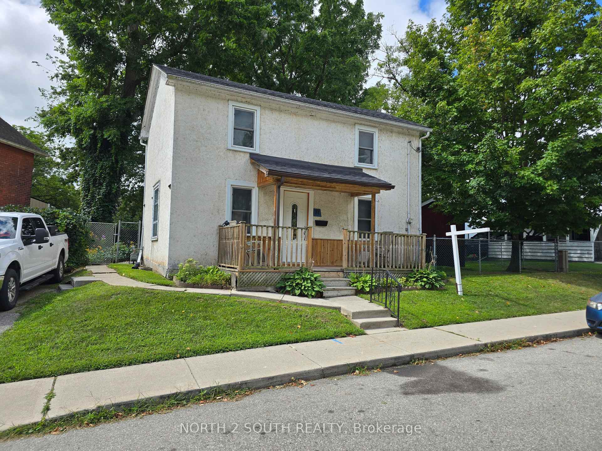 Front of 71 Grand River Street S