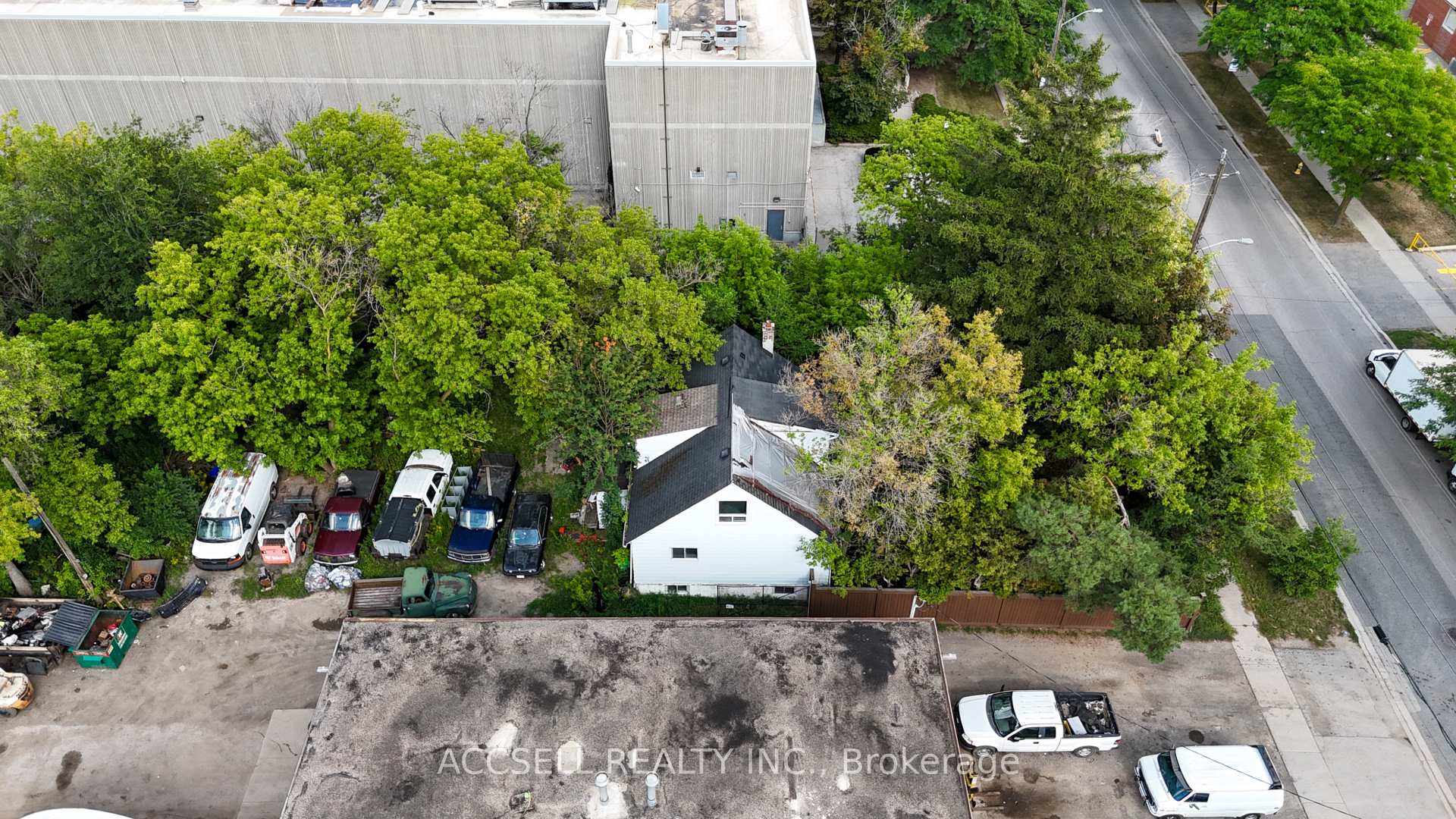 Photo 4 of 100 Cartwright Avenue, North York, Yorkdale-Glen Park — HOMEH