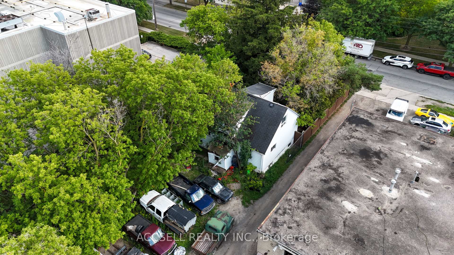 Photo 5 of 100 Cartwright Avenue, North York, Yorkdale-Glen Park — HOMEH