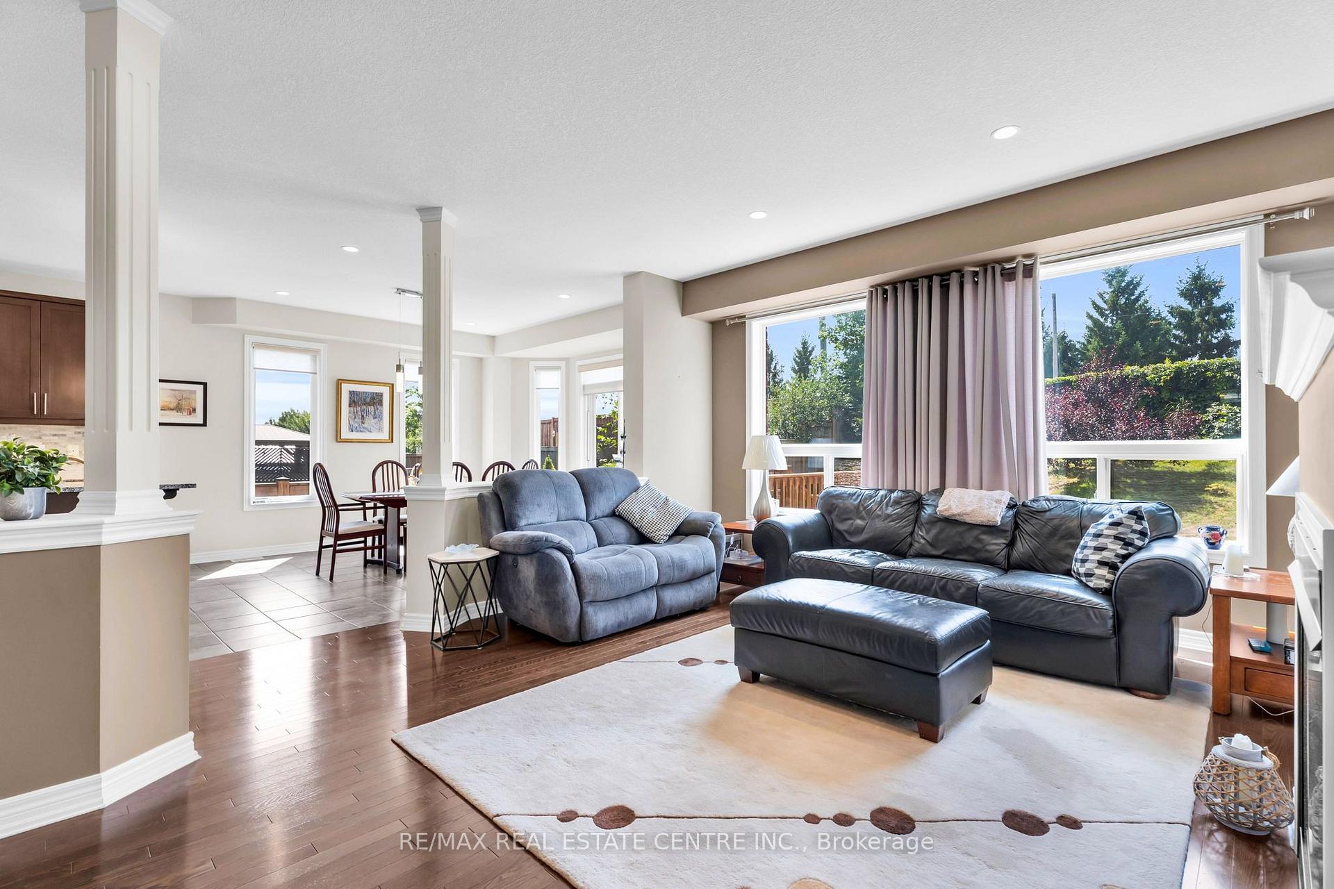 Photo 8 of 35 St. Paul's Place, Orangeville — HOMEH