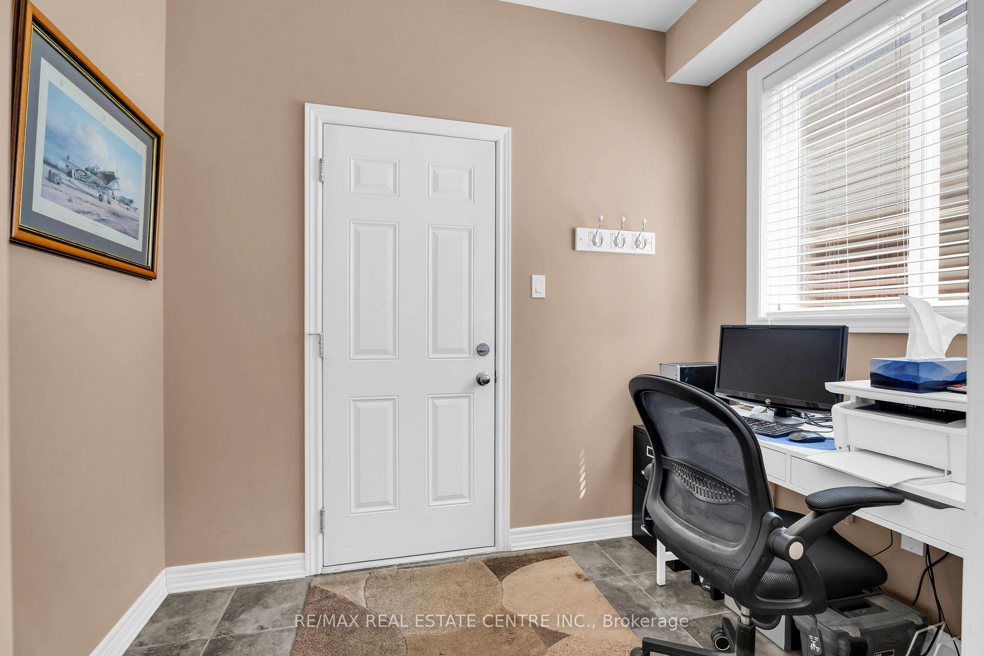 Photo 11 of 35 St. Paul's Place, Orangeville — HOMEH