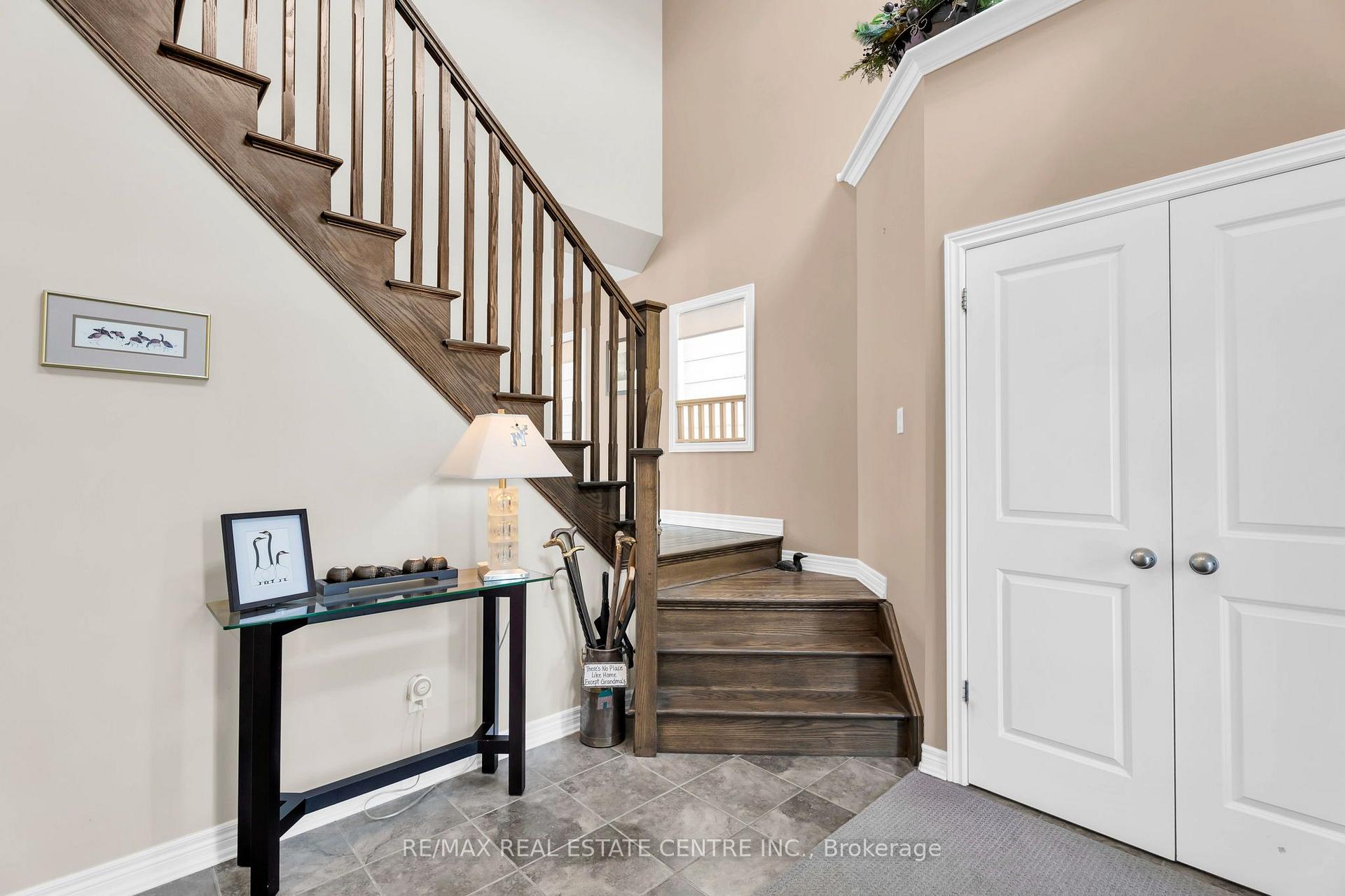 Photo 13 of 35 St. Paul's Place, Orangeville — HOMEH