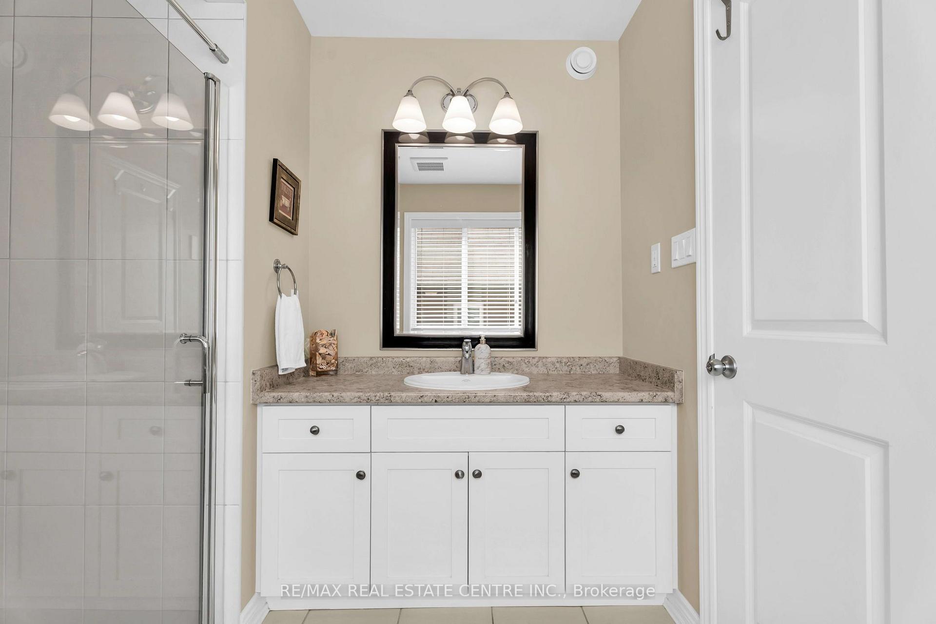 Photo 17 of 35 St. Paul's Place, Orangeville — HOMEH
