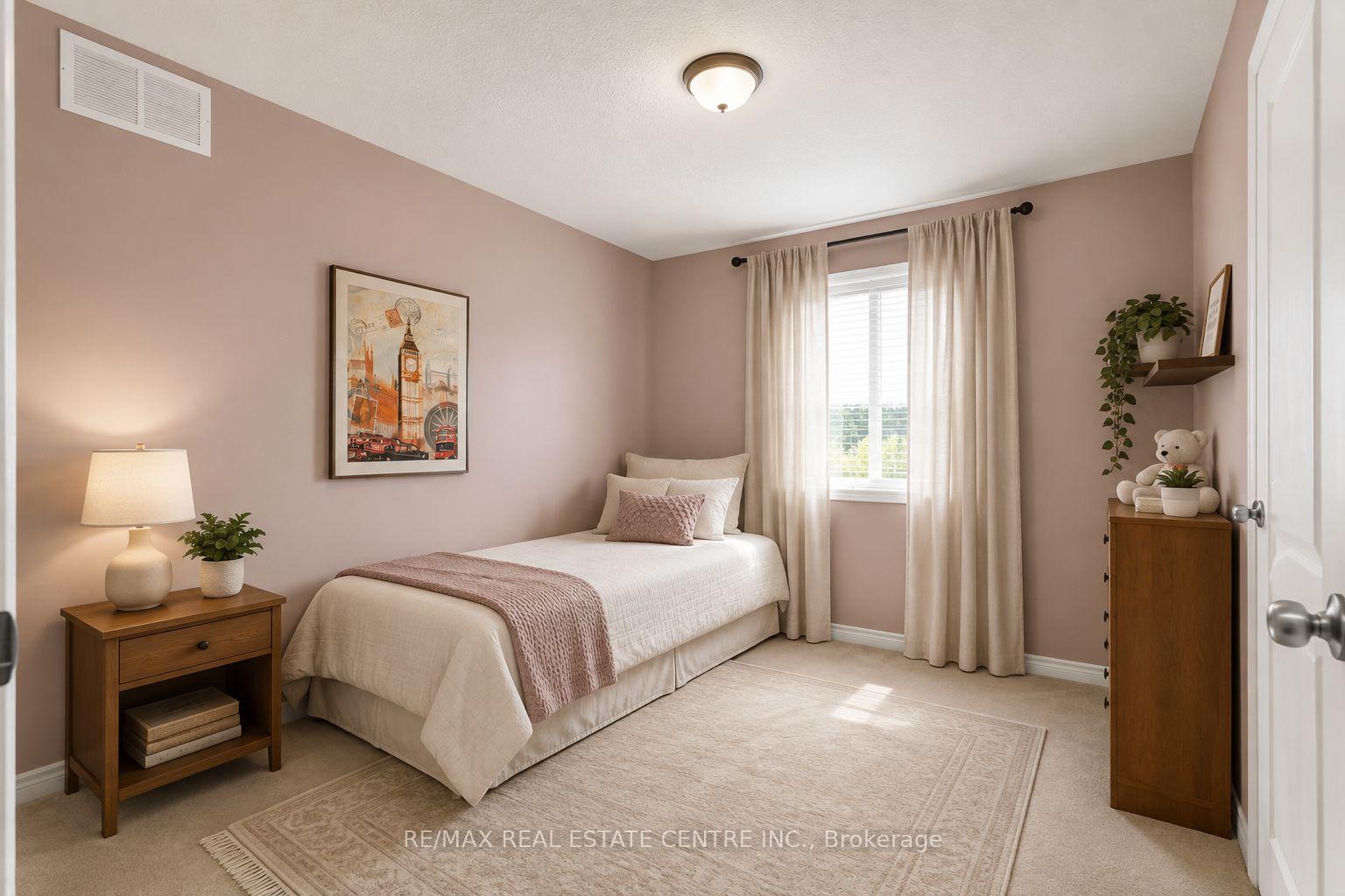 Photo 20 of 35 St. Paul's Place, Orangeville — HOMEH