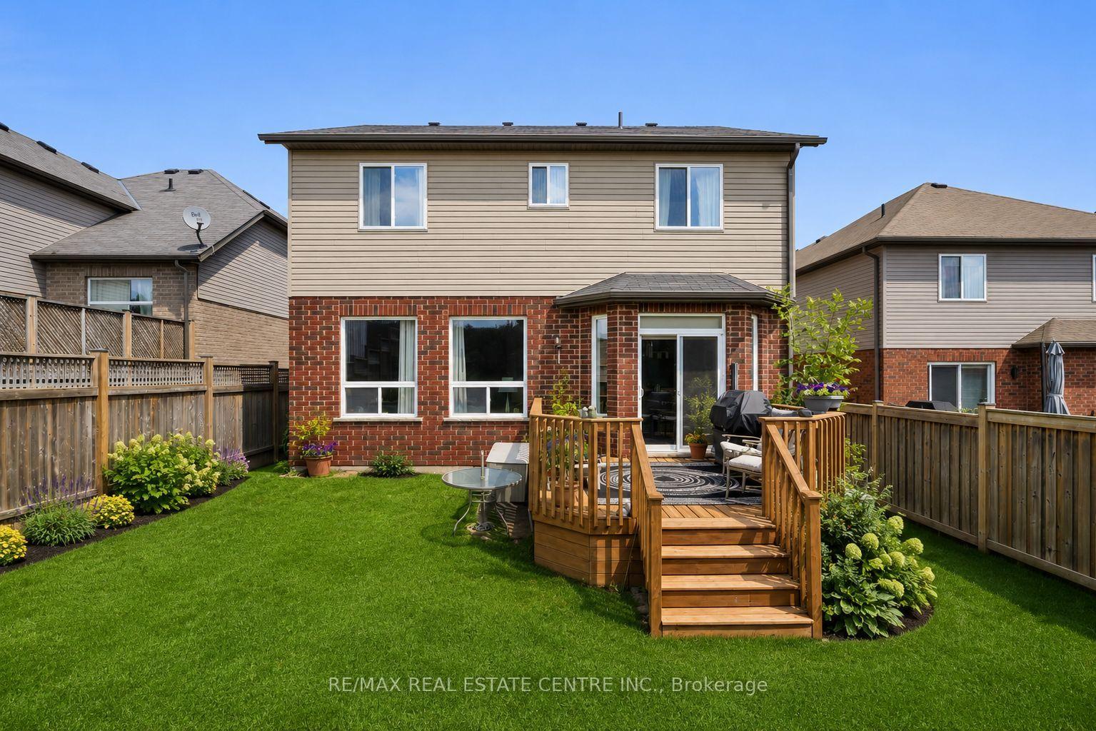 Photo 23 of 35 St. Paul's Place, Orangeville — HOMEH