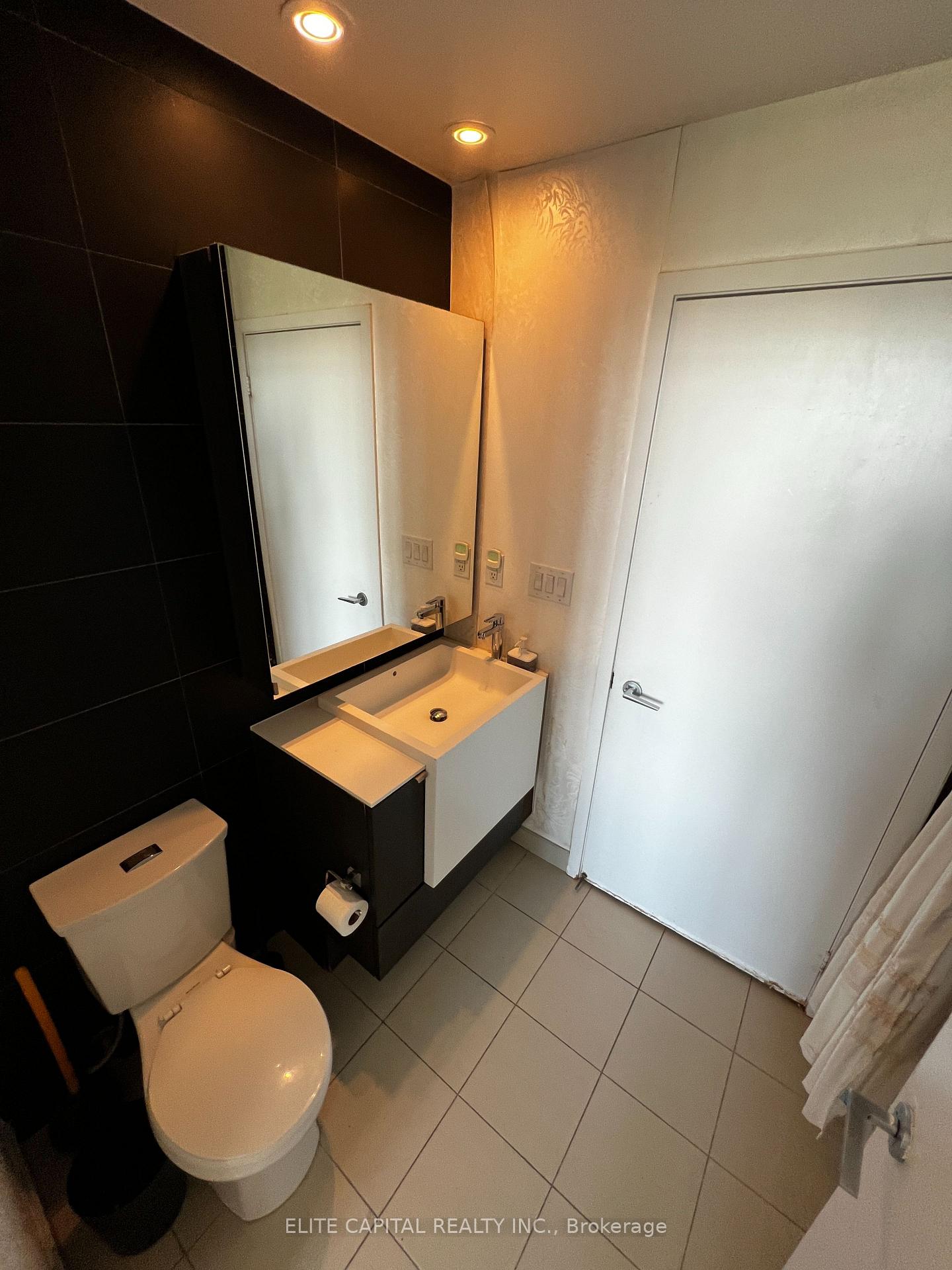 Photo 10 of Unit 3610, 21 Iceboat Terrace, Toronto, Waterfront Communities — HOMEH