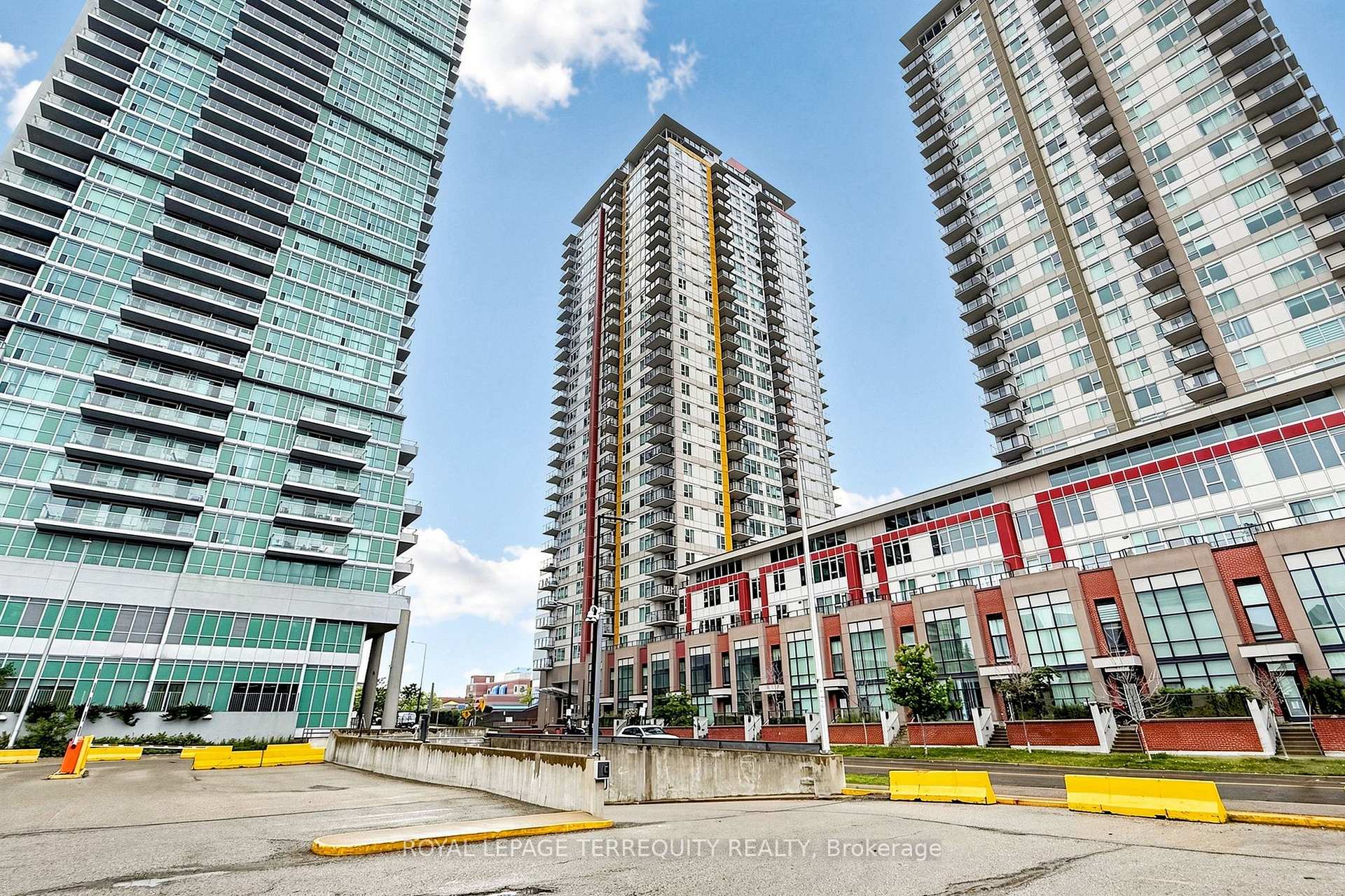 Front of Unit 2105, 25 Town Centre Court