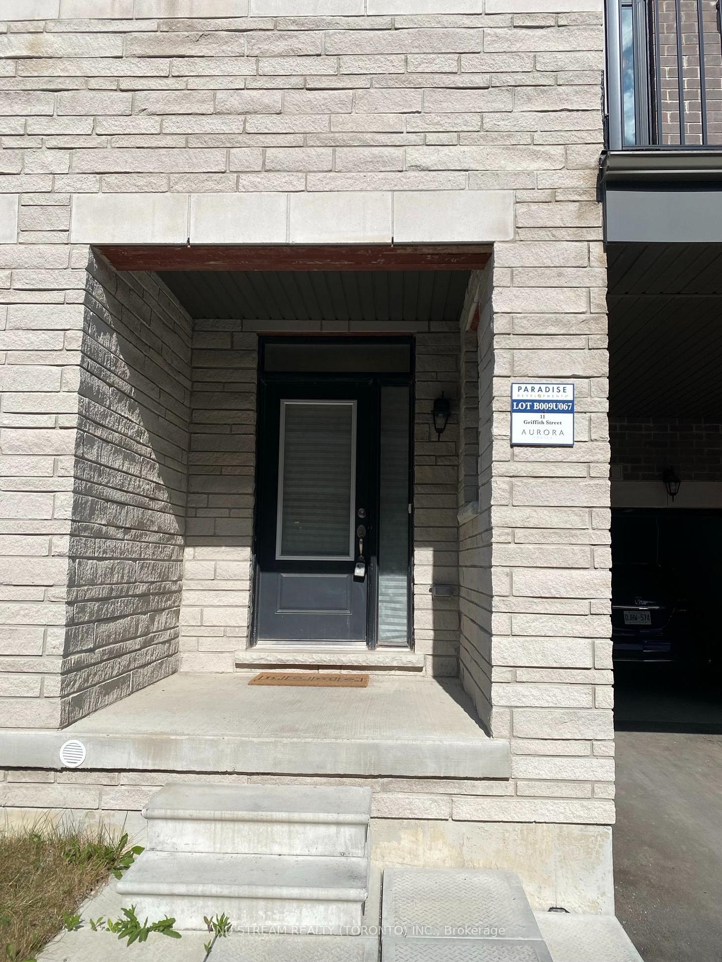 Photo 2 of 11 Griffith Street, Aurora, Bayview Northeast — HOMEH