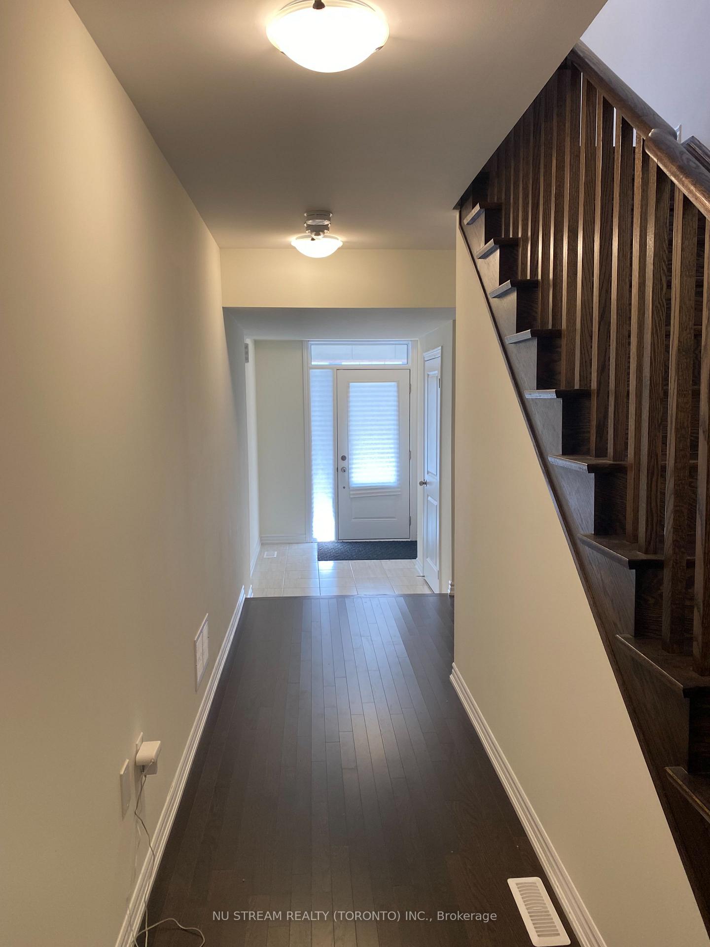 Photo 4 of 11 Griffith Street, Aurora, Bayview Northeast — HOMEH