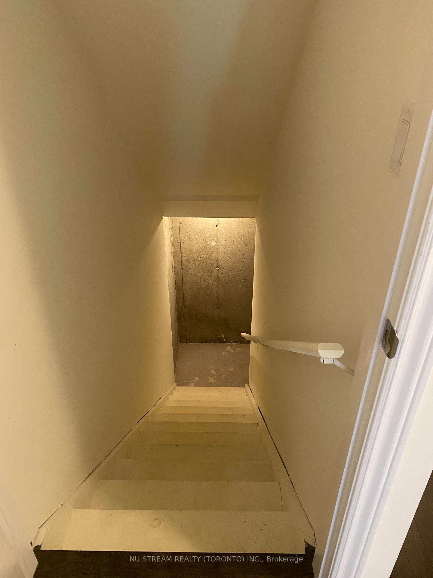 Photo 5 of 11 Griffith Street, Aurora, Bayview Northeast — HOMEH