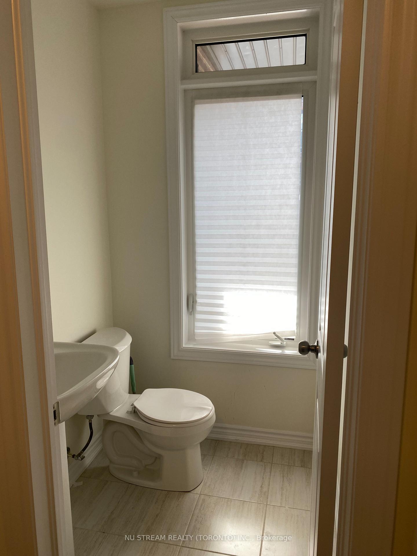 Photo 9 of 11 Griffith Street, Aurora, Bayview Northeast — HOMEH