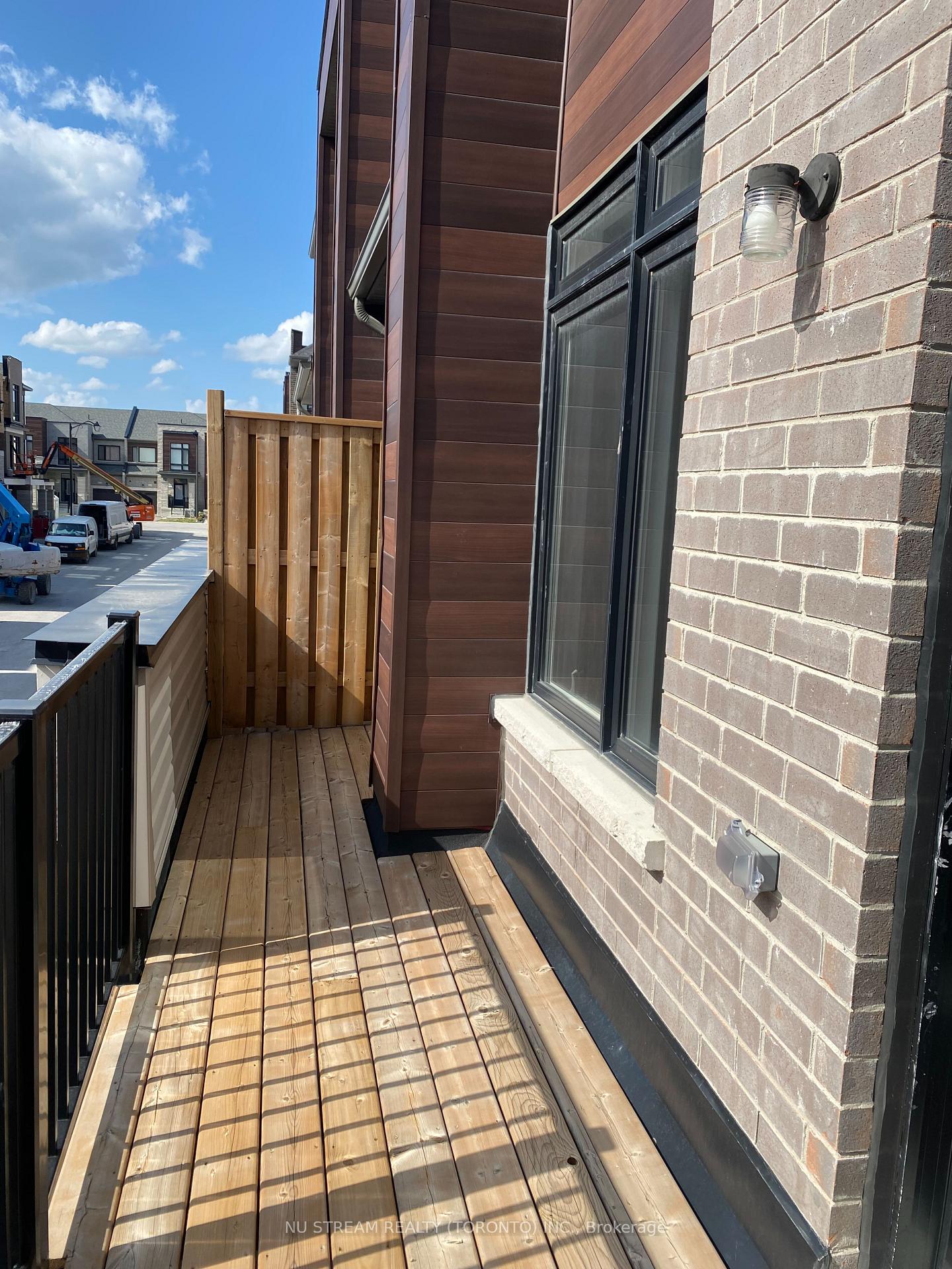 Photo 12 of 11 Griffith Street, Aurora, Bayview Northeast — HOMEH
