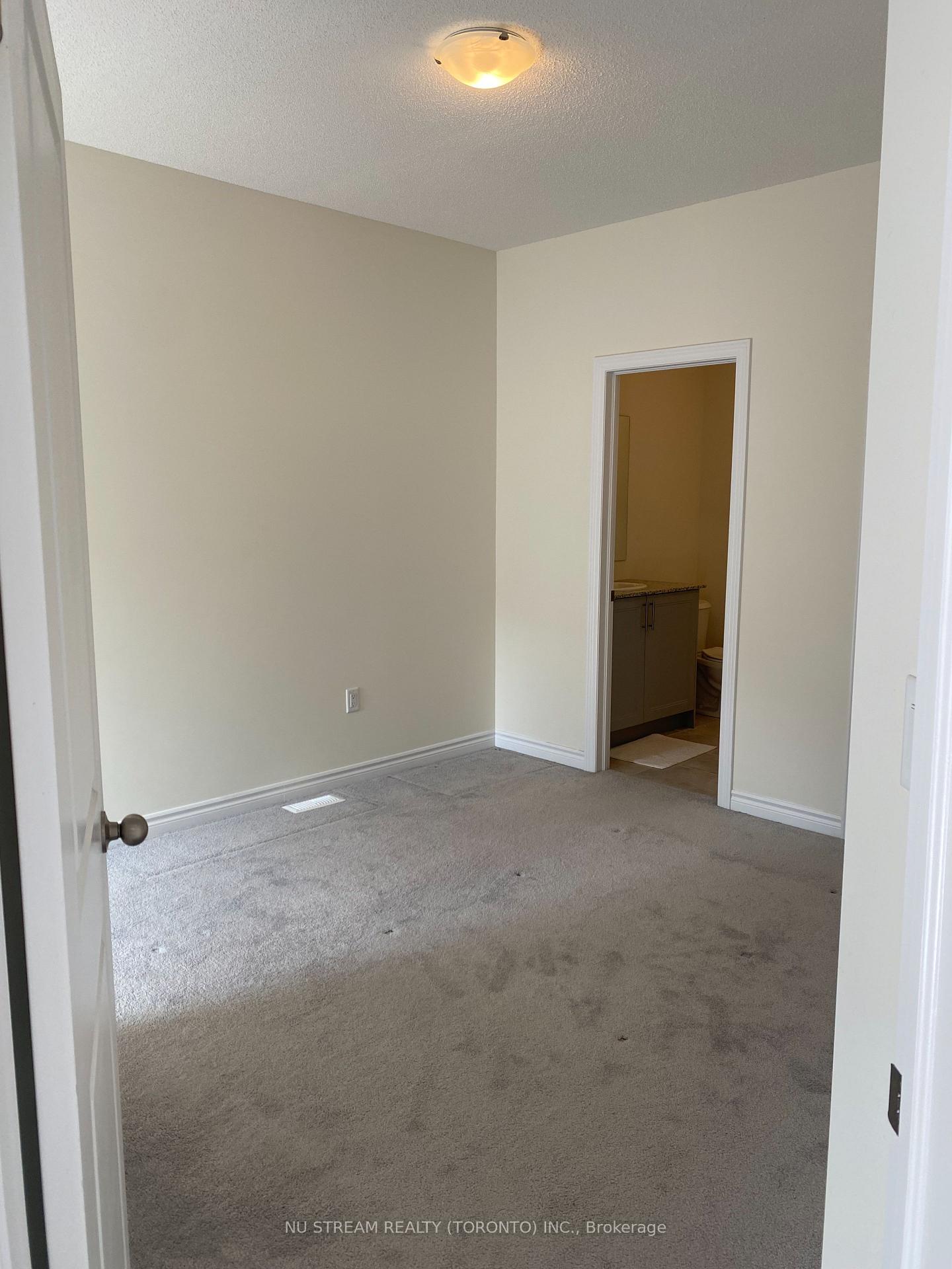 Photo 18 of 11 Griffith Street, Aurora, Bayview Northeast — HOMEH