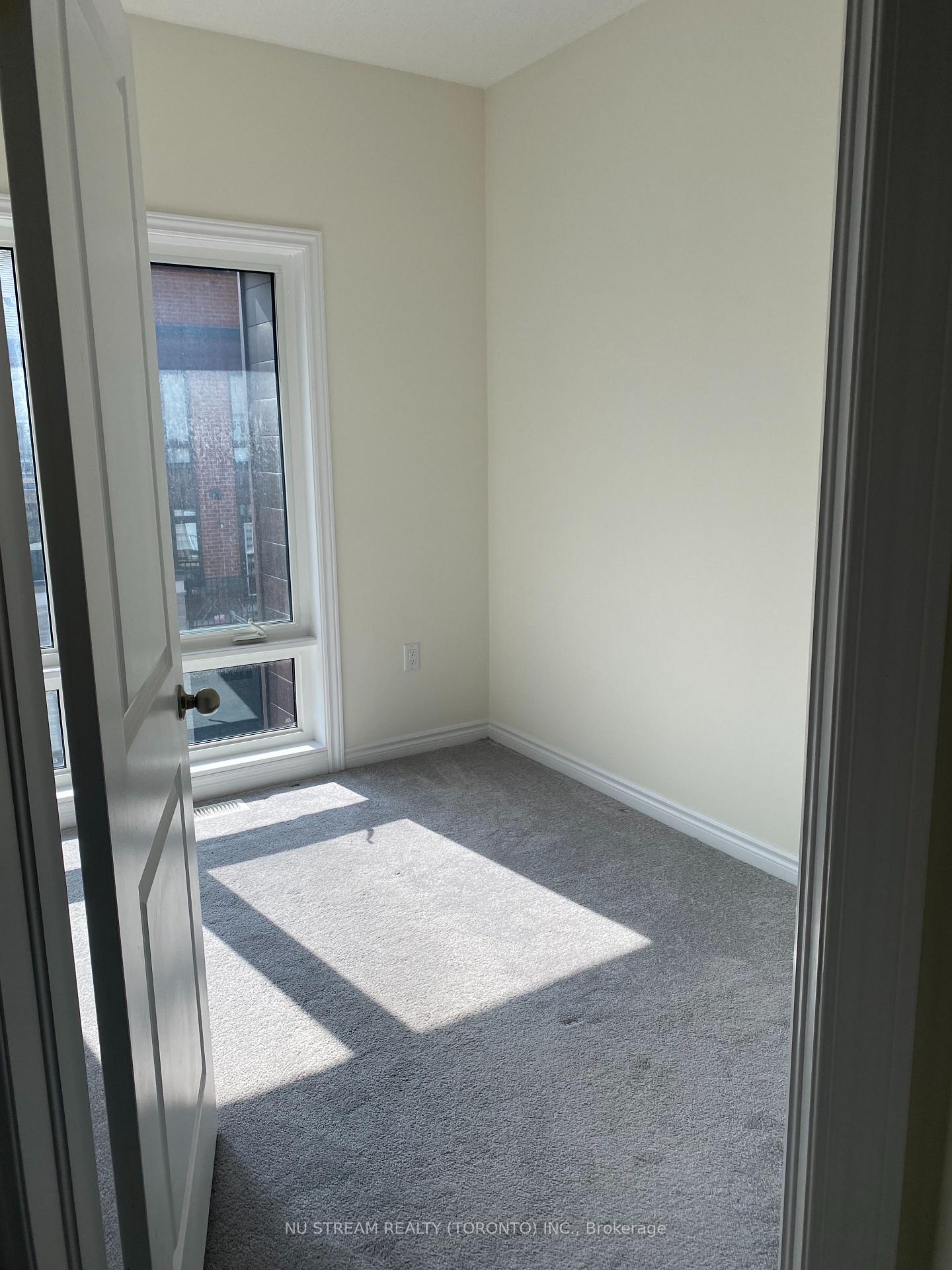 Photo 19 of 11 Griffith Street, Aurora, Bayview Northeast — HOMEH