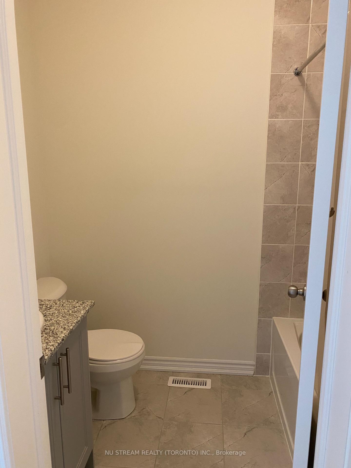 Photo 23 of 11 Griffith Street, Aurora, Bayview Northeast — HOMEH