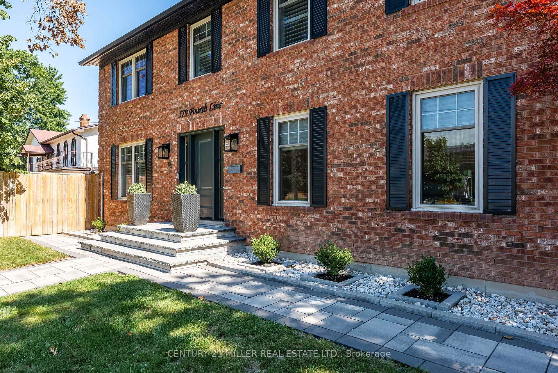 Photo 4 of 579 Fourth Line, Oakville, West — HOMEH